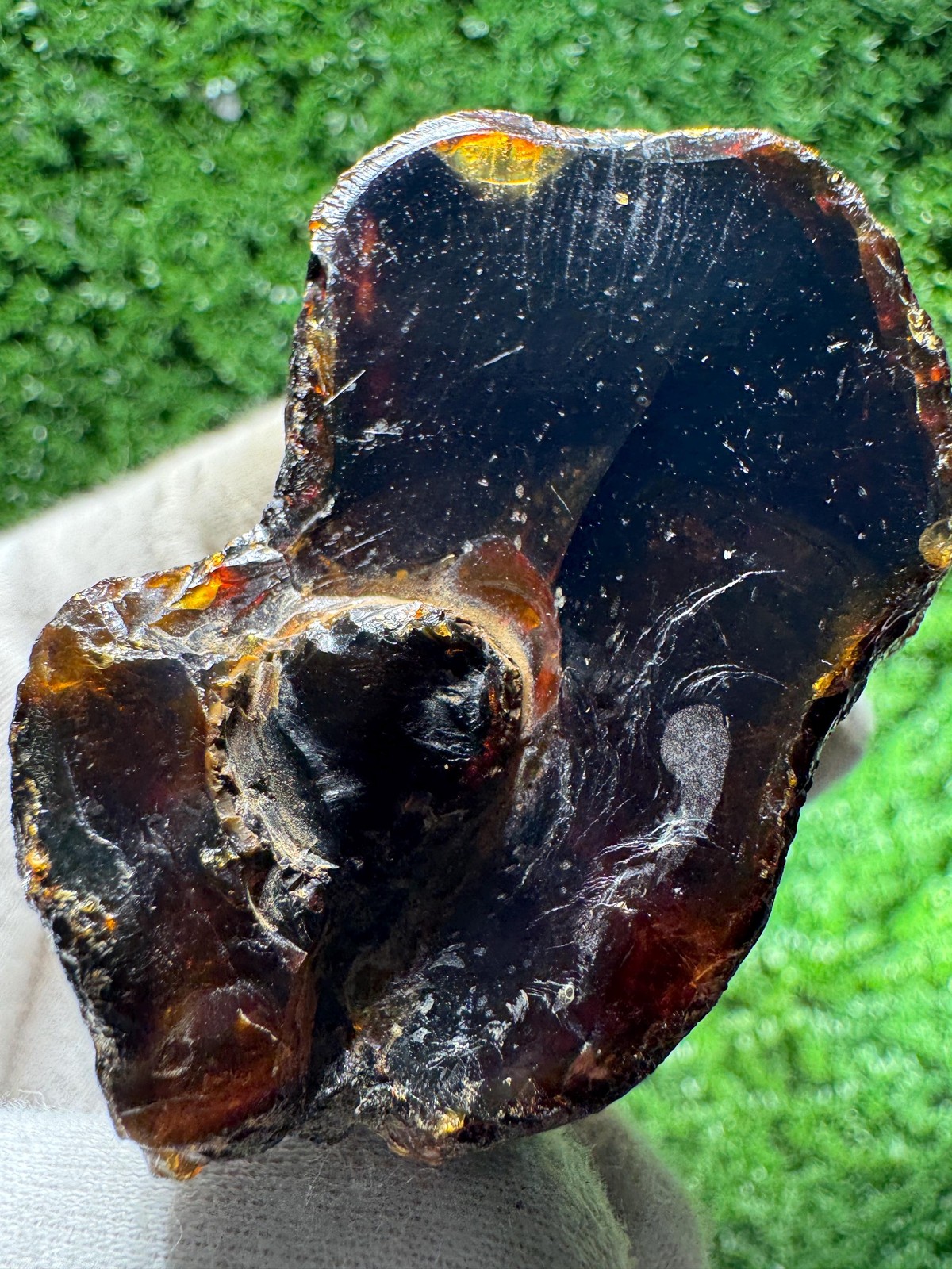 Beauty! Natural BLUE AMBER from Indonesia! UV reactive, / N374