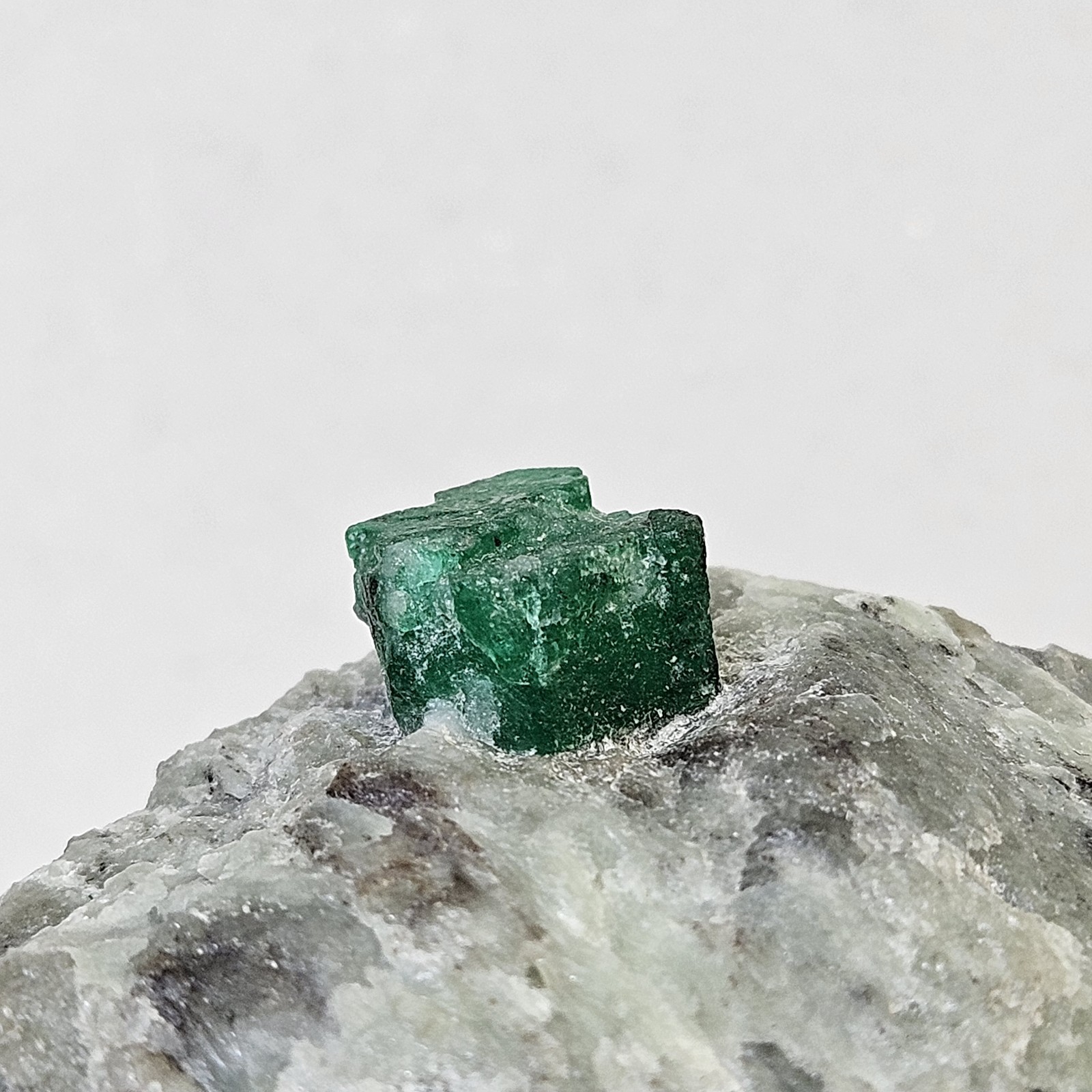 Large Fully Terminated Emerald Specimen On Quartzite Matrix U.S Seller Swat