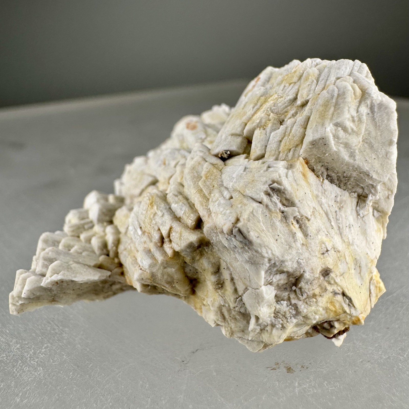 Sogdianite, Microcline, Arfvedsonite: Washington Pass, Washington, USA