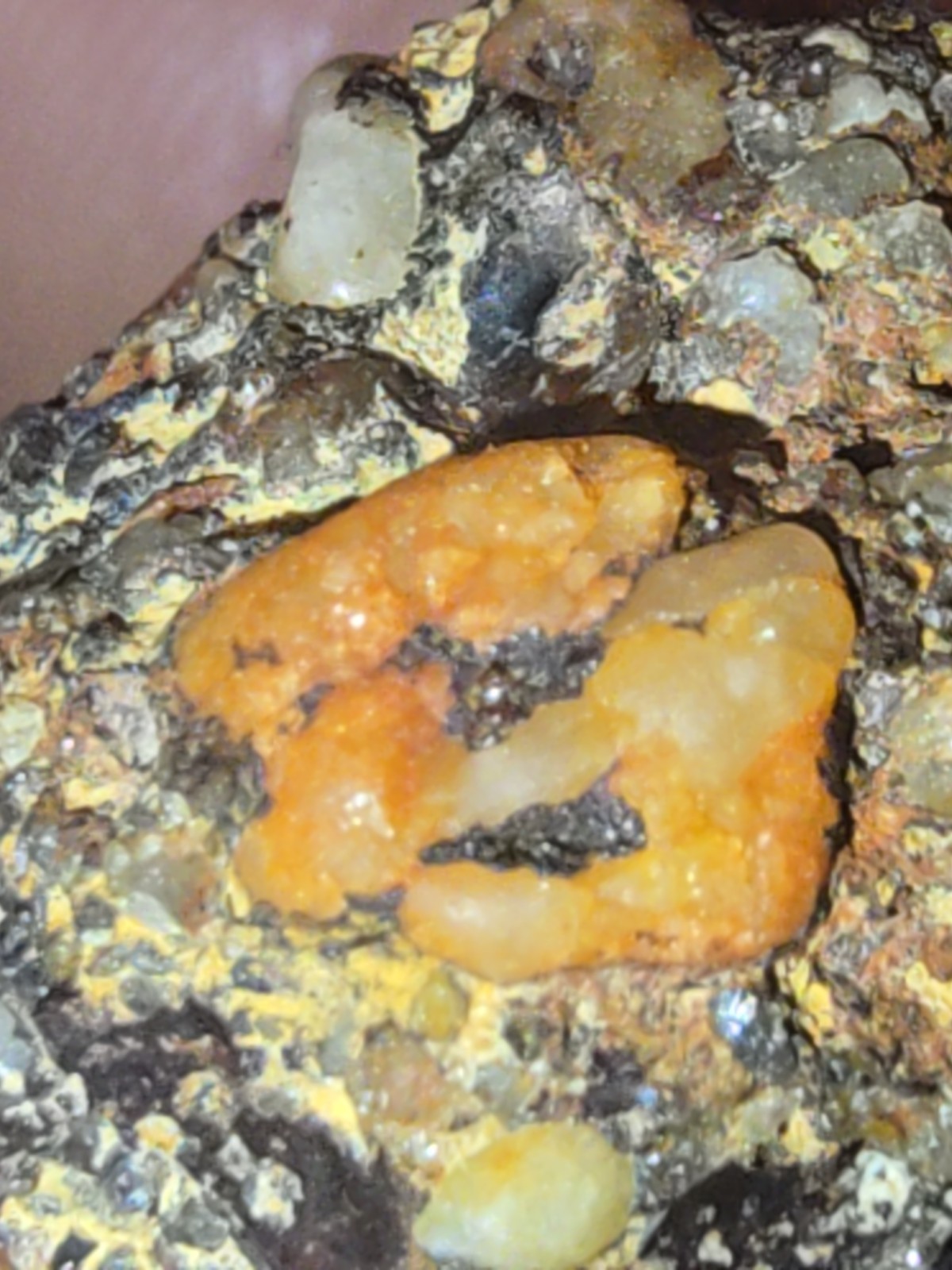 Bearing diamond rock that’s 1 1/2 tall by 1 1/4 inches in whith.