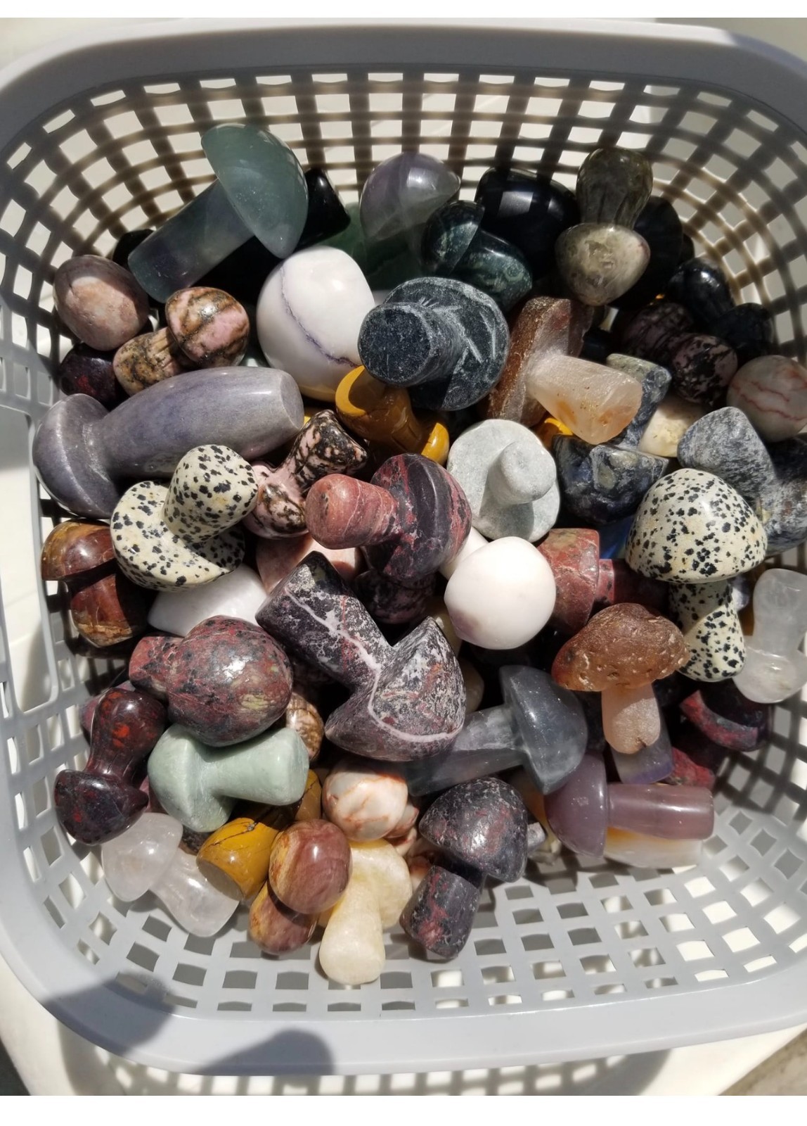 Crystal Lucky Confetti Scoop – 2.5 lb scoop also comes with 1–2 mystery items