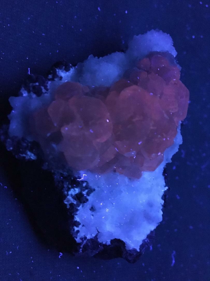 KB: BRIGHT SW FL. RED CALCITE XLS. ON FL. SW WHITE ARAGONITE MATRIX POONA, INDIA