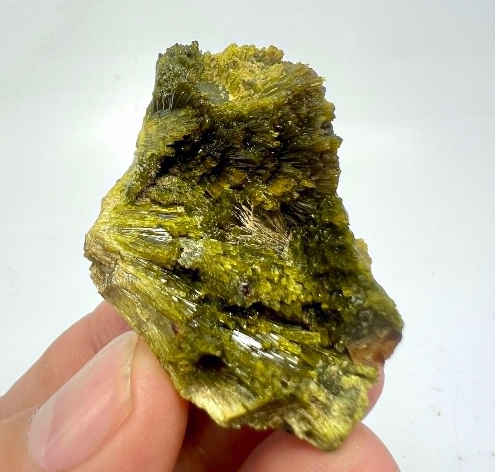 225 Carat Extremely Beautiful Green Epidote Huge Specimen From Pakistan AS2