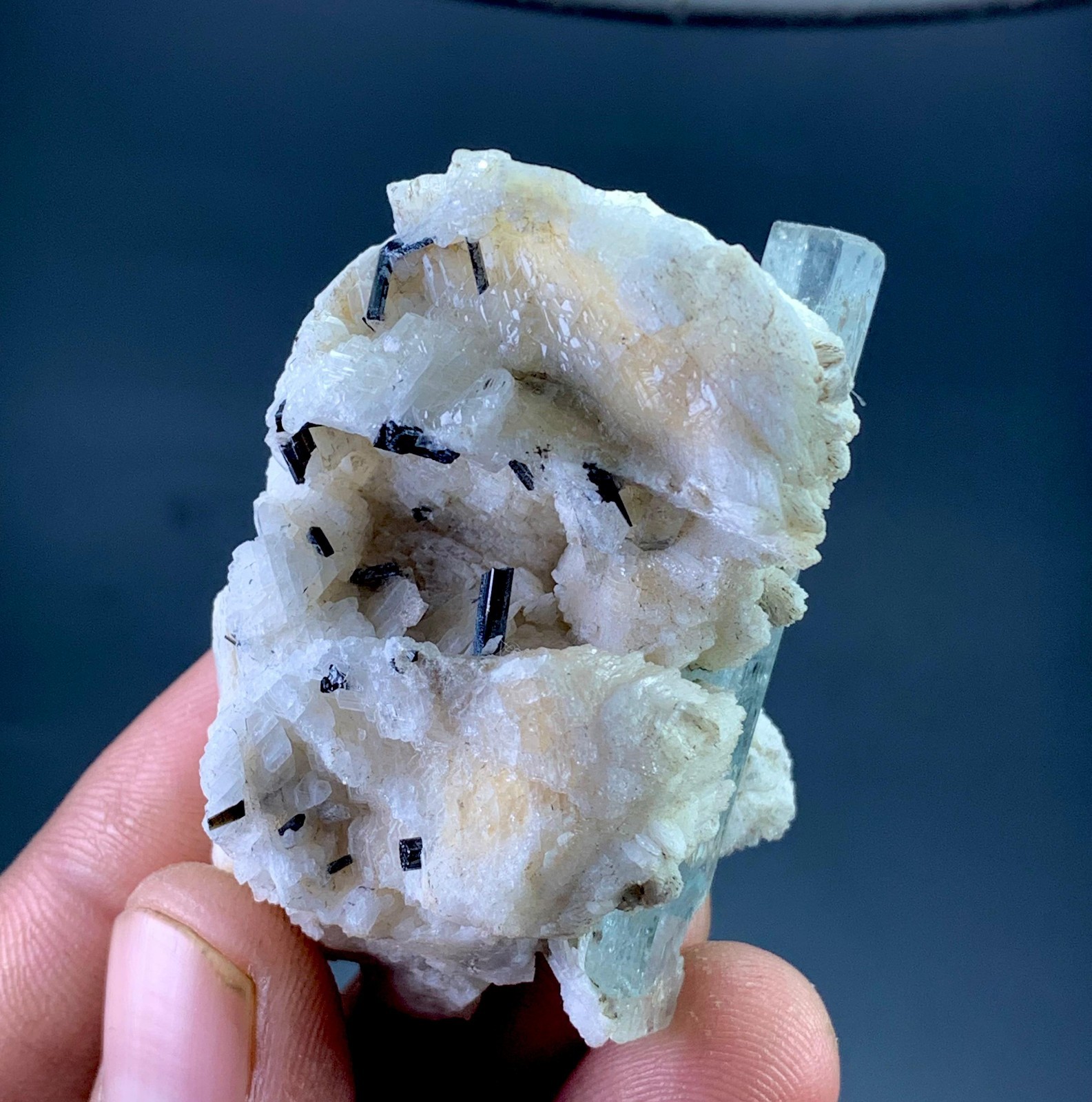 267Carat Top Quality Aquamarine Crystal Specimen From Skardu Pakistan.Rare Color
