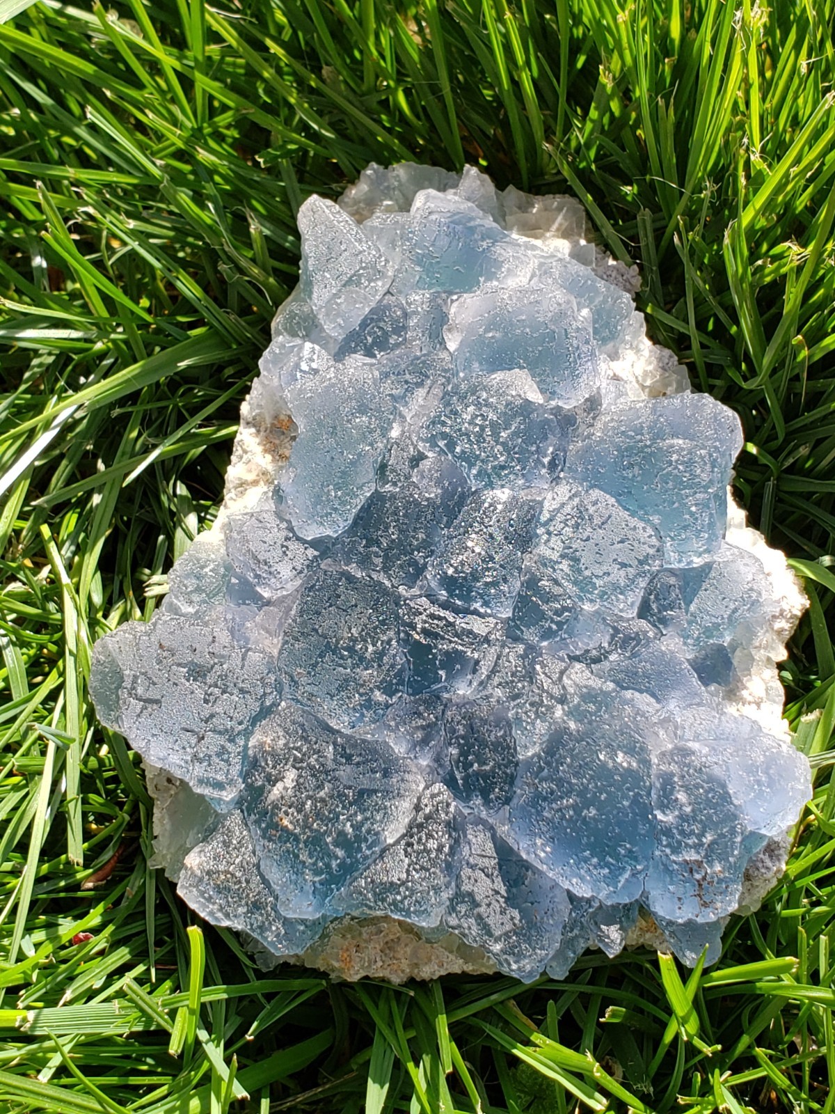 5.25″ Blue Fluorite Crystal Quartz UV on Matrix Specimen, 609g or 1.3 lbs