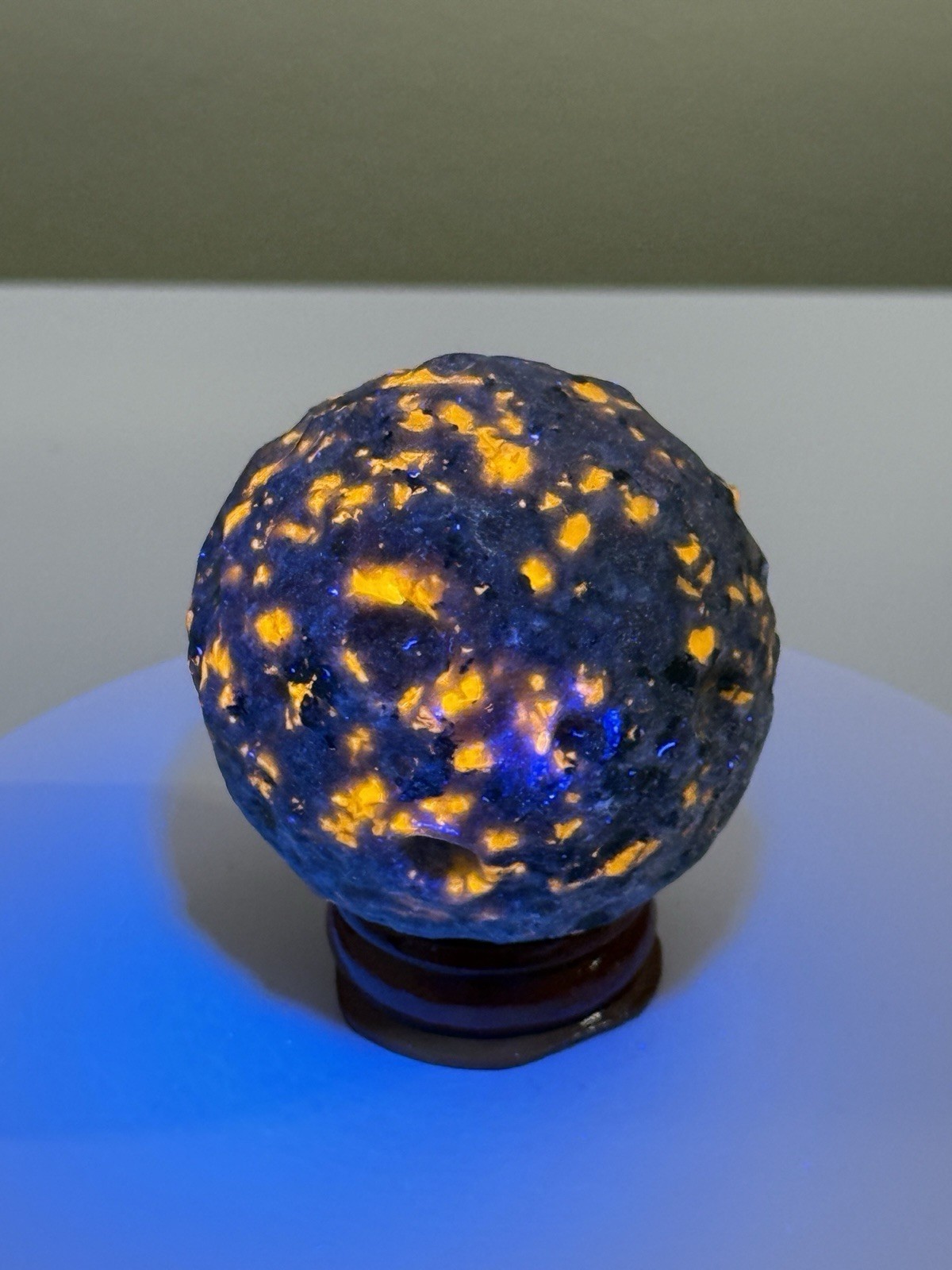 FLUORESCENT Sodalite-bearing Syenite (Yooperlite) Carved Moon Sphere w/ Stand