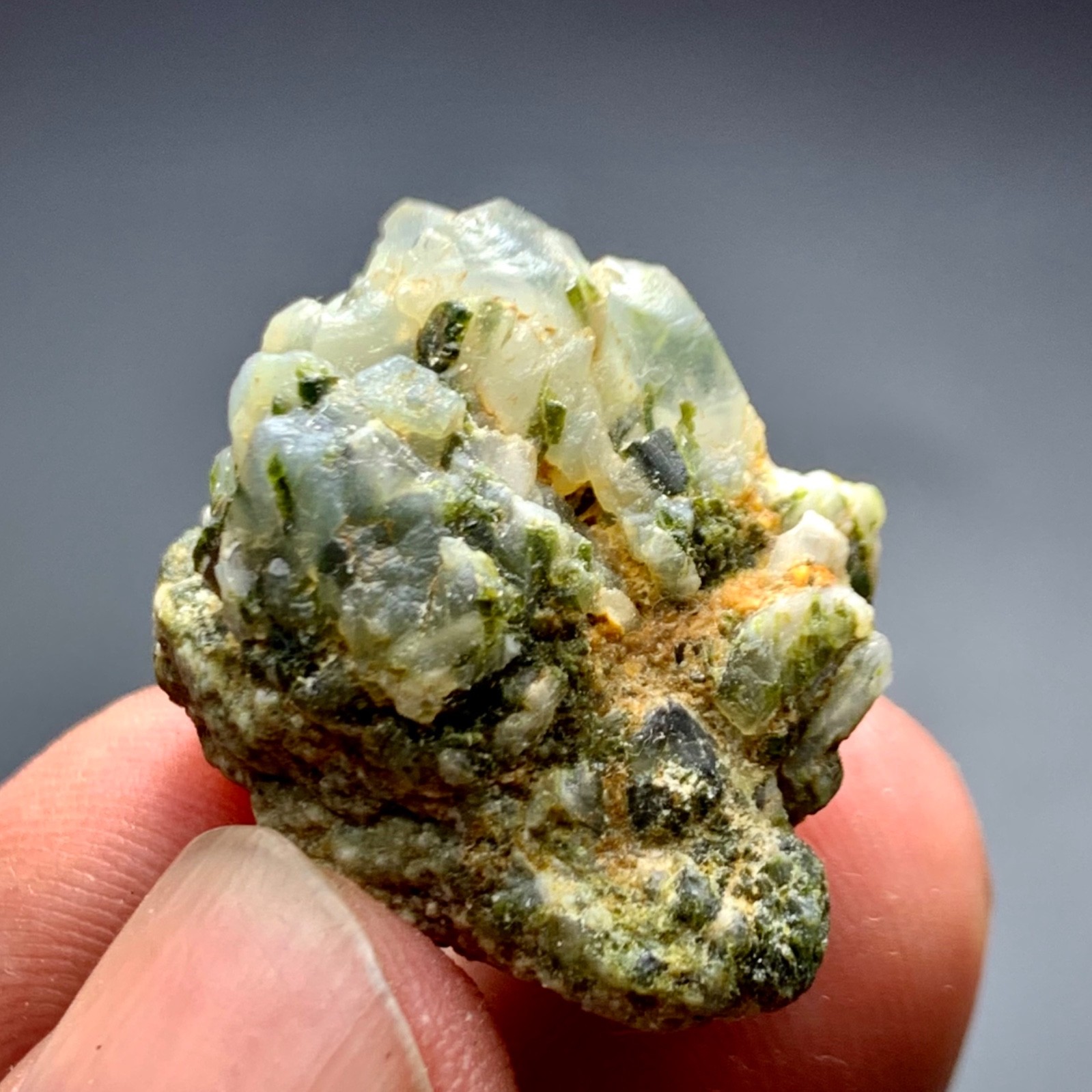 60 CT Terminated Natural Epidot Crystals Bunch with Quartz Pakistan