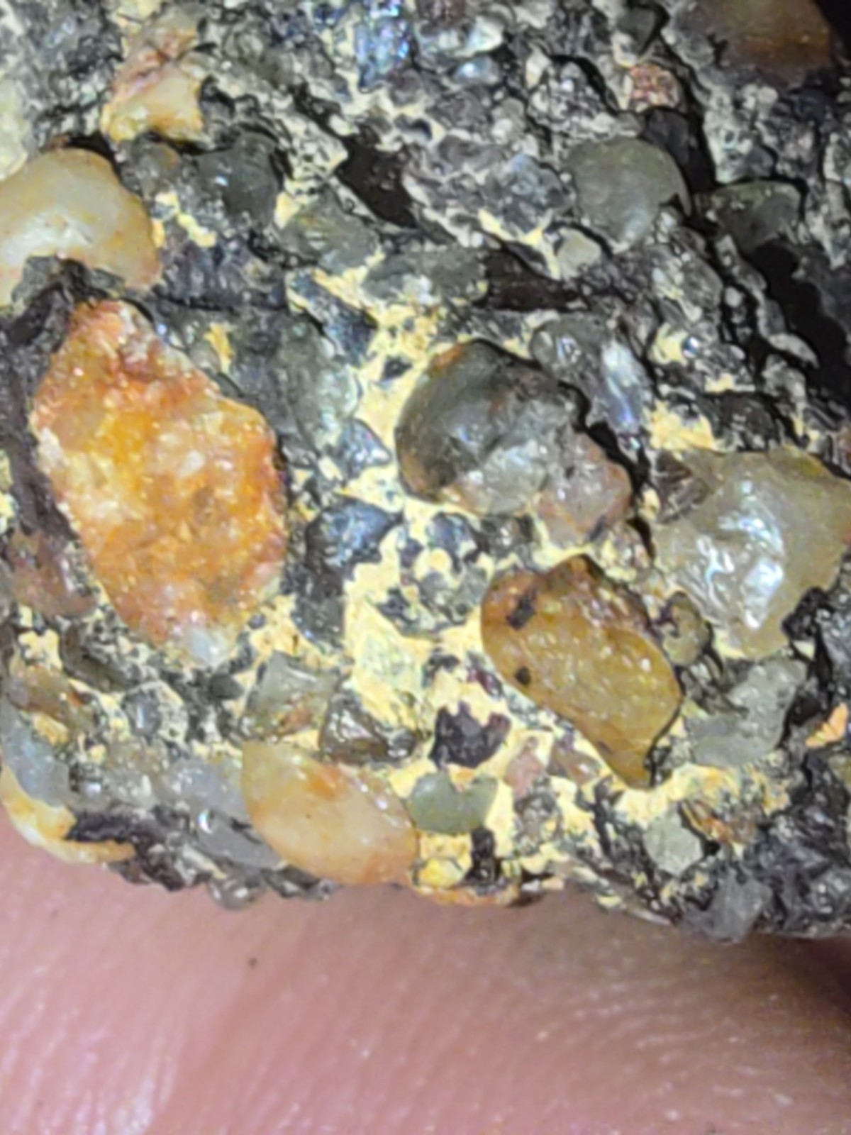 Bearing diamond rock that’s 1 1/2 tall by 1 1/4 inches in whith.