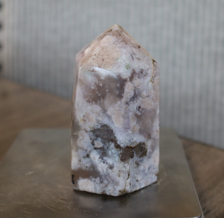 FLOWER AGATE POINT (SHORT AND CHUNKY) 2.98 X 2.00 INCHES/ 247.4 GRAMS