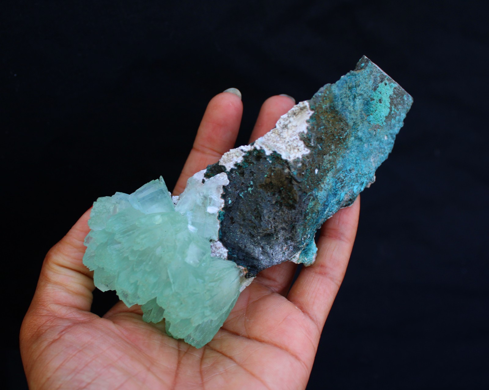 GREEN APOPHYLLITE CRYSTALS ON MATRIX INERALS SPECIMEN