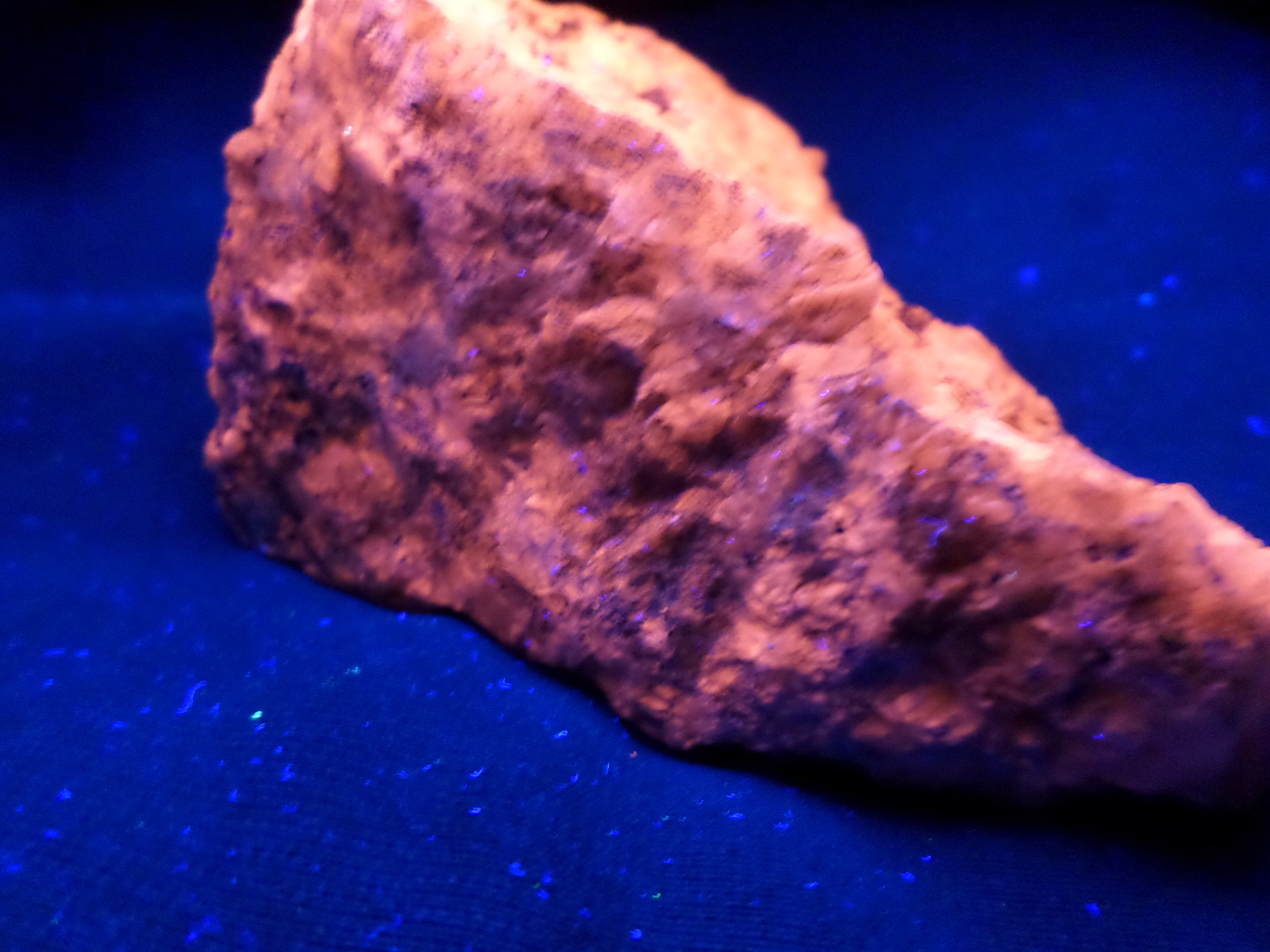 KB: BRIGHT! FL SW CALCITE (RED), WHITE KNOB QUARRY, LUCERNE VALLEY, CALIFORNIA