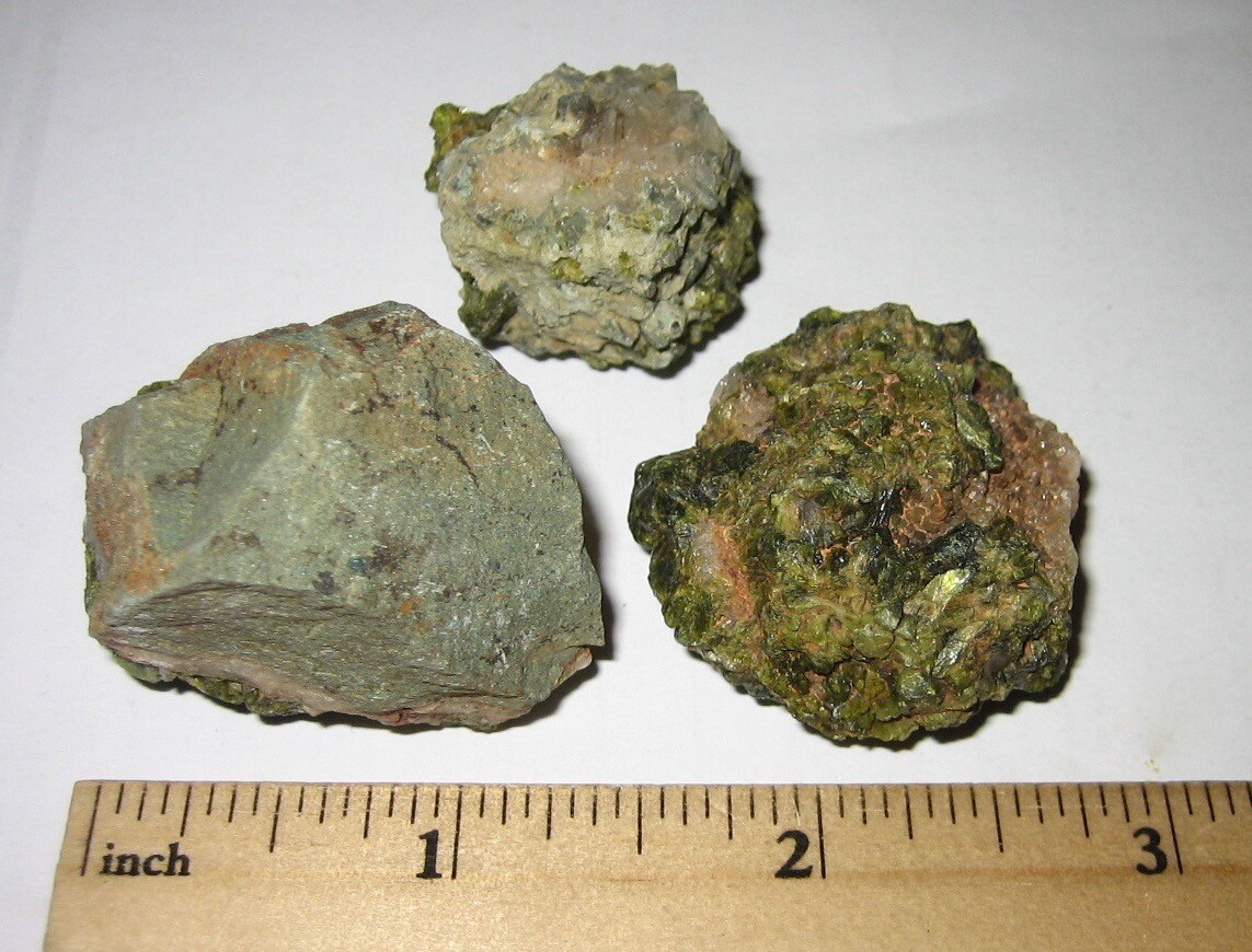 3 NATURAL ROUGH 1.1″-1.7″ EPIDOTE CRYSTAL MINERAL CLUSTERS FROM MOROCCO 94.4g *1