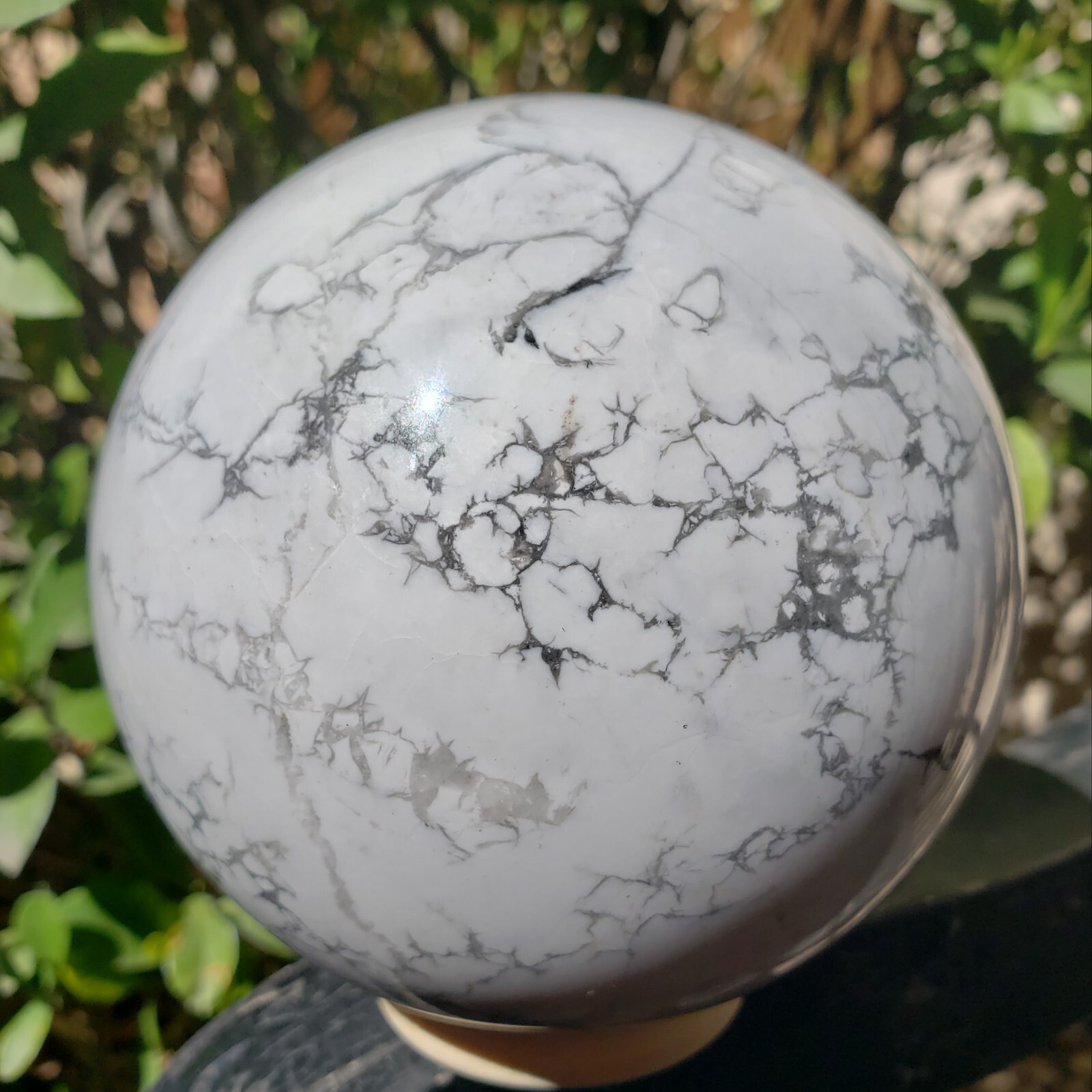 4.0″ Howlite Quartz Crystal Sphere Orb Ball Stone UV Fluorescence, 1812g