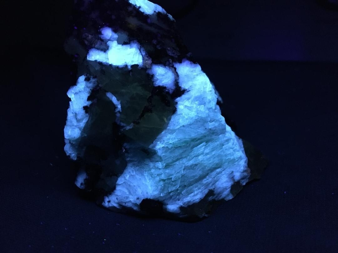 KB: GREAT!! BRIGHT!!! SW FL. BLUE/WHITE PB-RICH ORTHOCLASE FROM NSW, AUSTRALIA