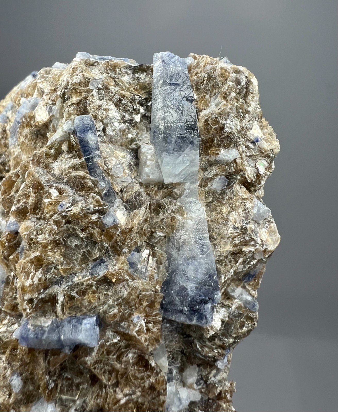 217 GM Sapphire Crystals On Mica Matrix – Badakhshan AFG – Combine Shipments
