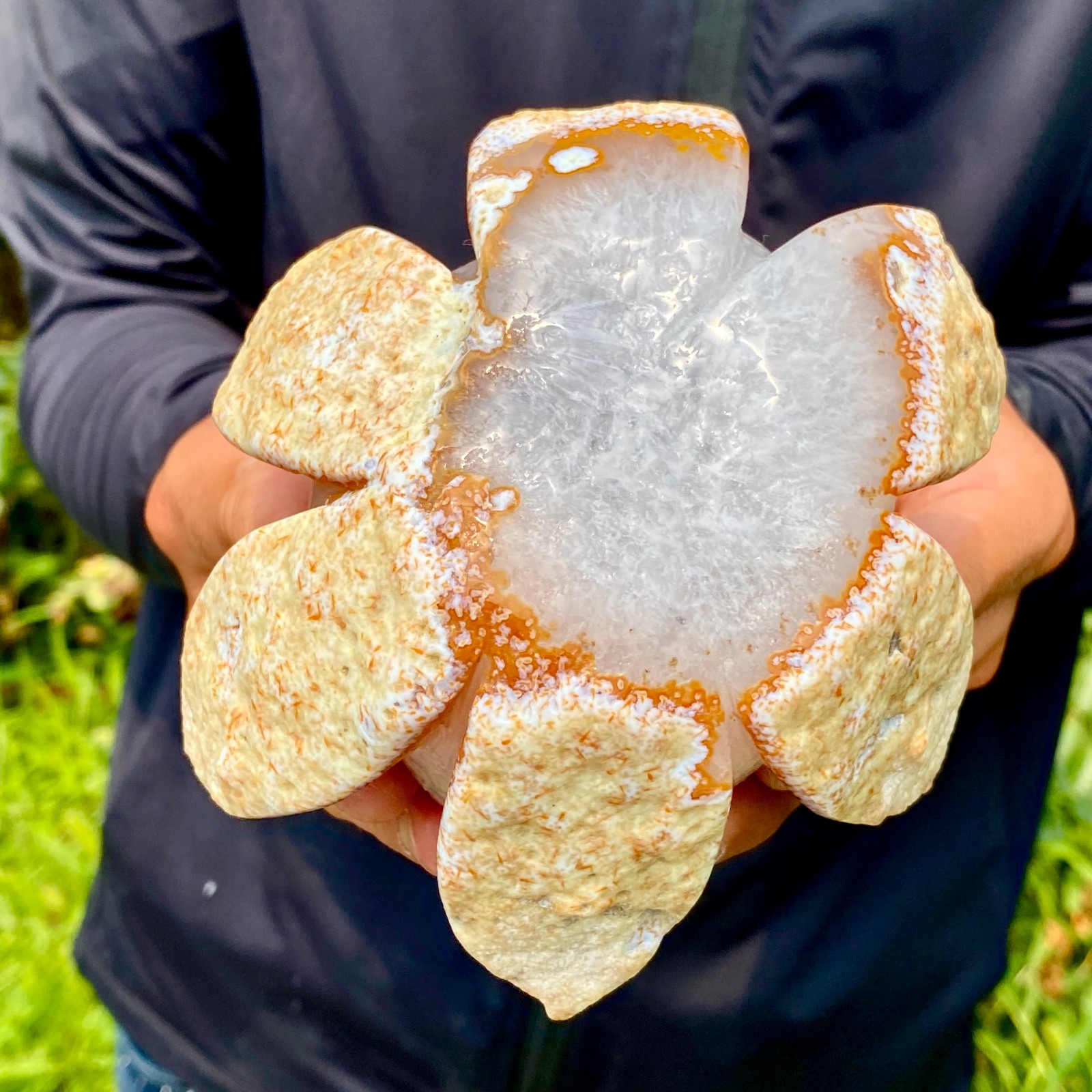 711G Drunken agate lotus hand carved meditation crystal display decoration