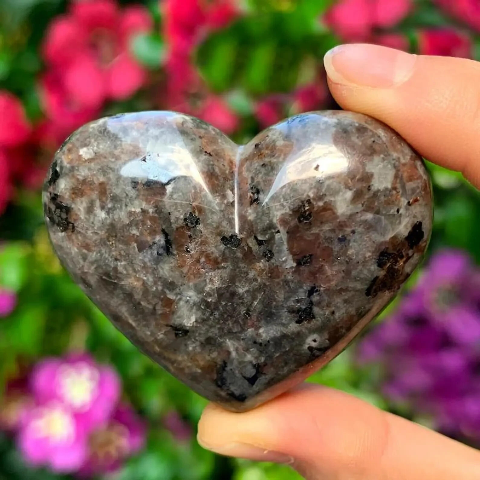 Yooperlite Crystal Heart Tumbled Stone UV Reactive Sodalite Gemstone Home Decor