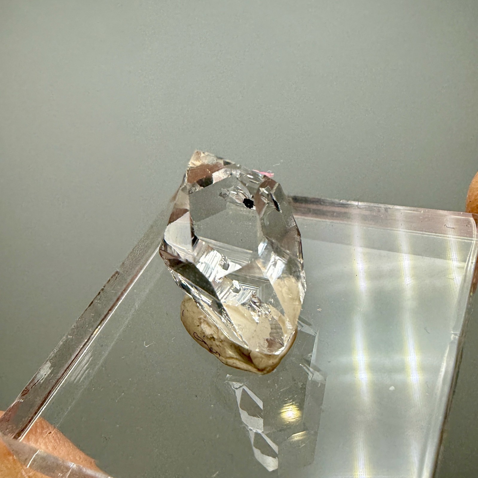1.54 g Enhydro A-Grade Herkimer Diamond Gem w/ Moving Hydrocarbon