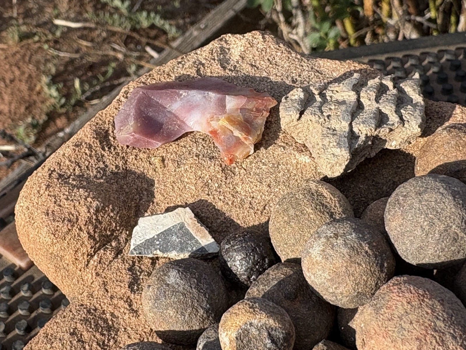 ☘️RR⛏️: Moqui Marbles/Shards On Sandstone Base High Desert Northeast Az. 6.75 Lb