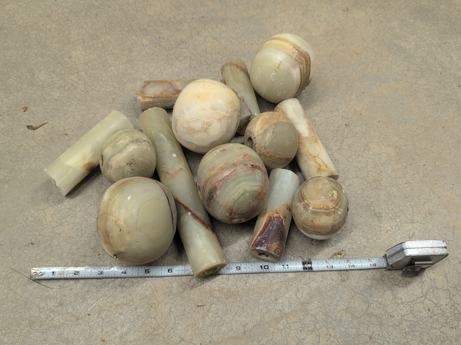Large Lot Of Green Onyx Stones 17 Pounds Each Has A Center Hole