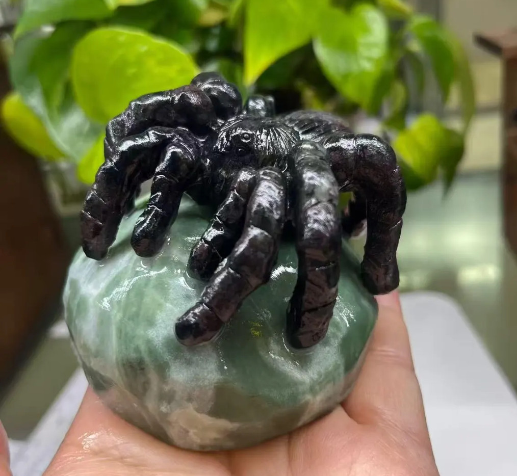 Natural Yooperlite Crystal Spider Carving: Healing Home Decor, 2.6″