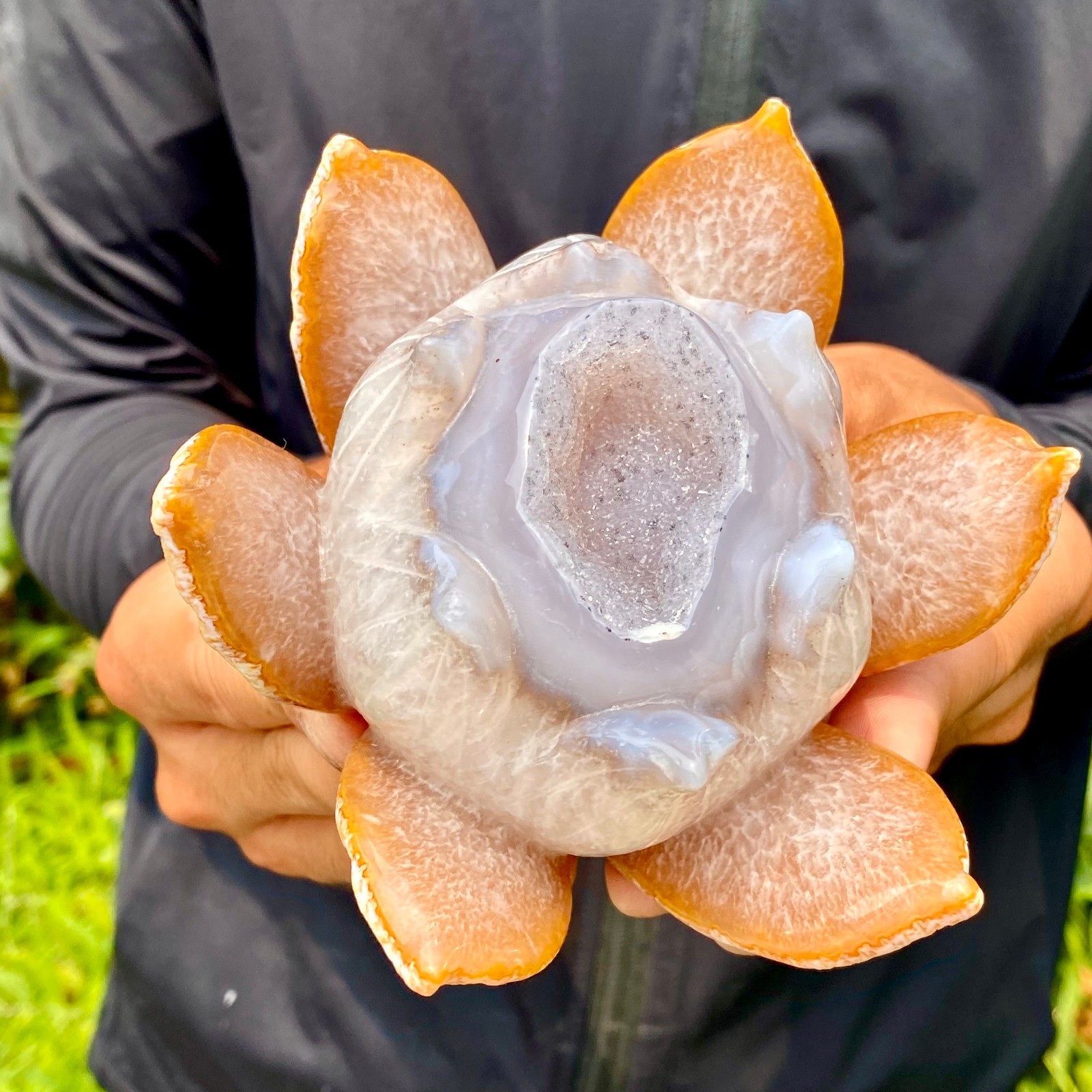 711G Drunken agate lotus hand carved meditation crystal display decoration