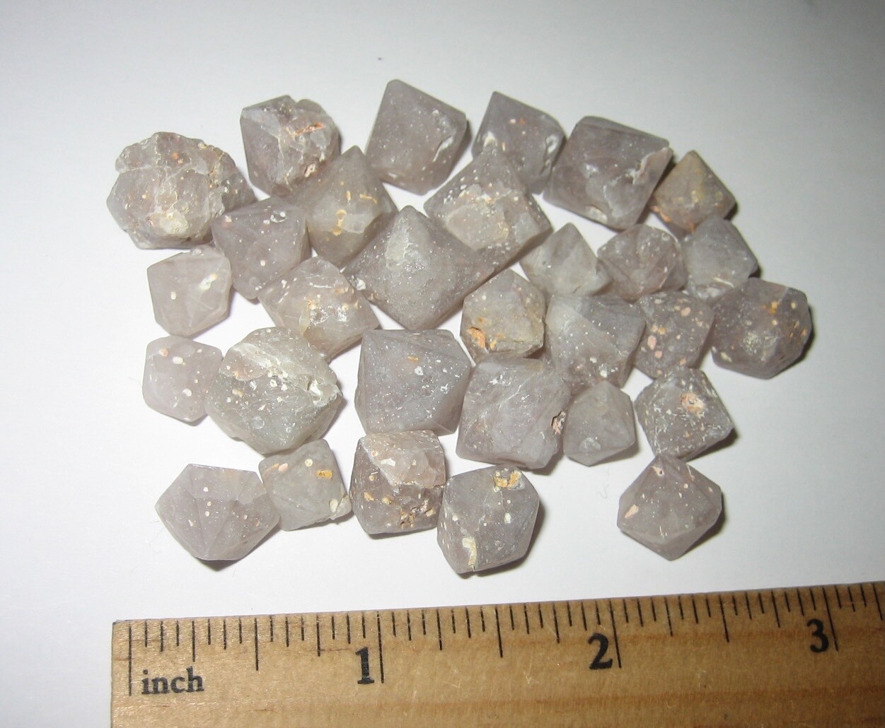 30 SMALL NATURAL ROUGH 0.2″- 0.5″ BETA QUARTZ CRYSTALS FROM INDONESIA ~ 50.5g *5