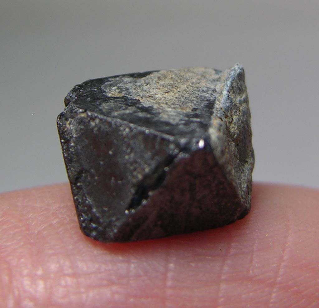 #4 Pakistan 10.35ct Natural Octahedron Magnetite Crystal Specimen 2.05g 12mm