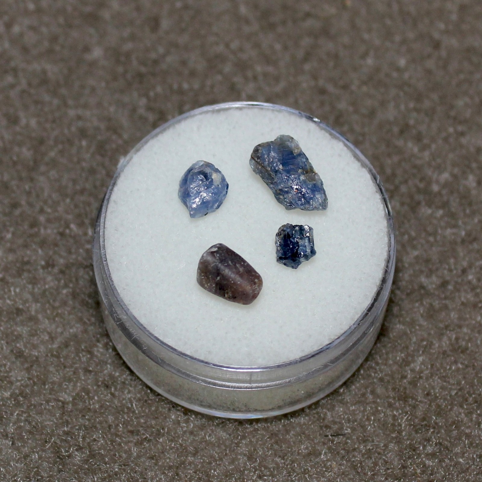 SAPPHIRE Corundum (4pcs) from the Cowee Valley, Macon Co. North Carolina