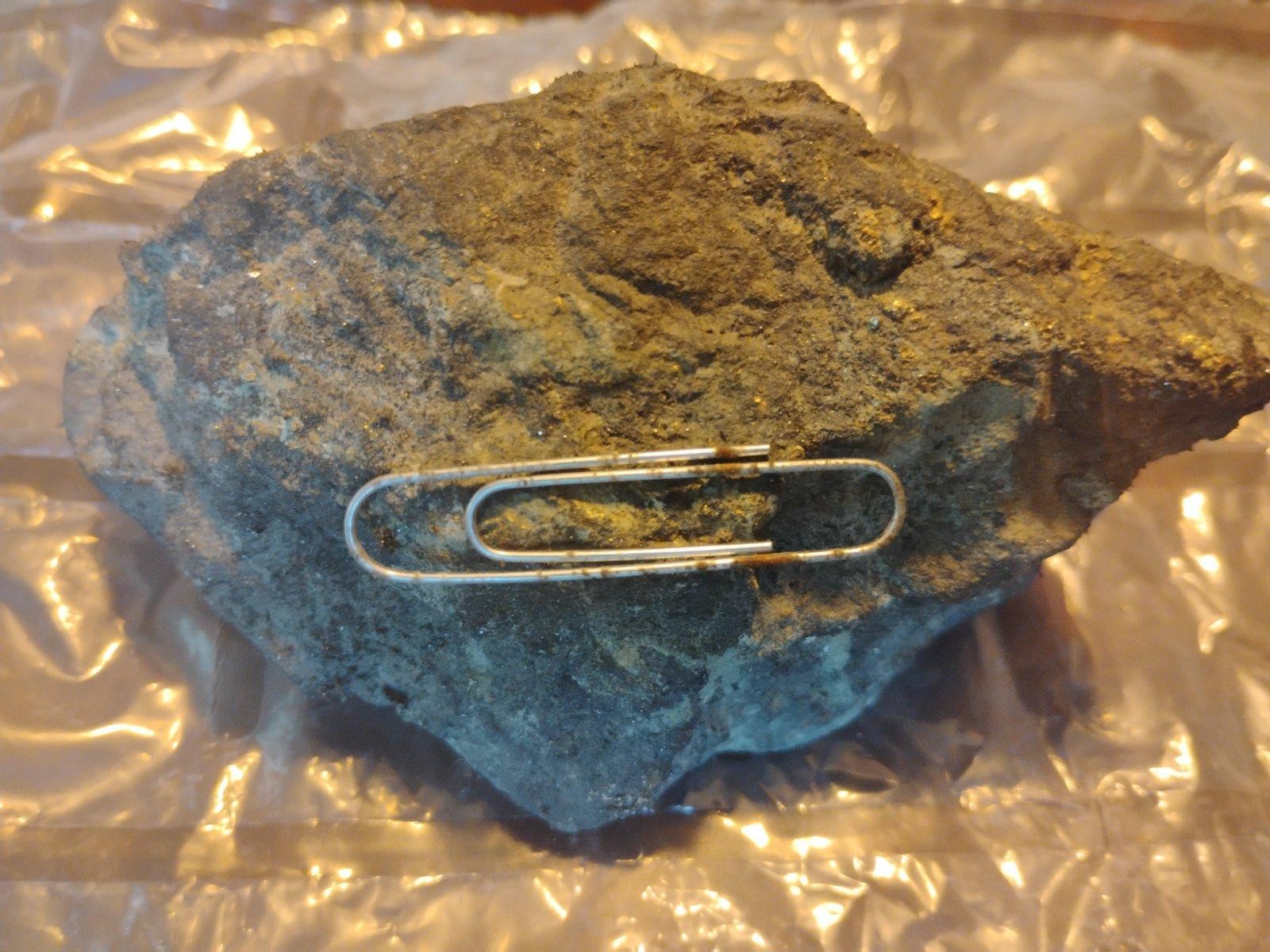Large Lodestone Magnetite plus smaller stones iron+powder – 3.4 lbs 1542g USA