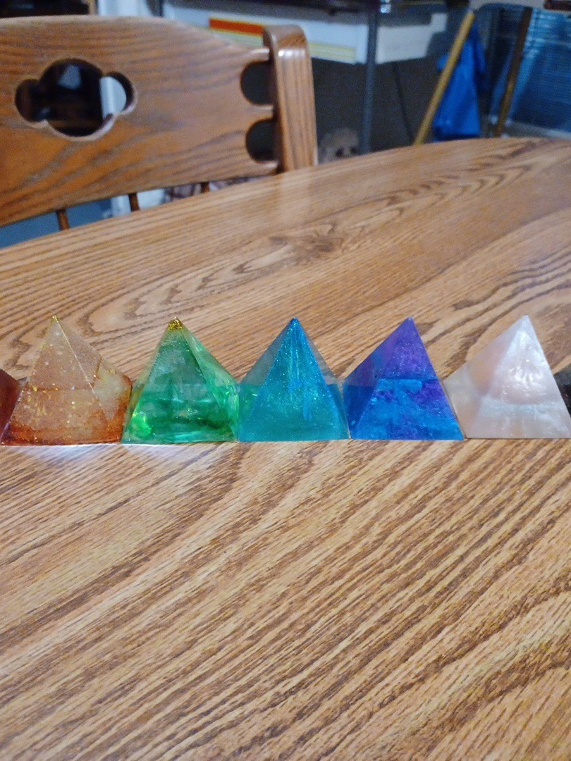 7 Chakra Aura Reiki Energy Spiritual Grid Acrylic Lucite Pyramid FAST SHIPPING!