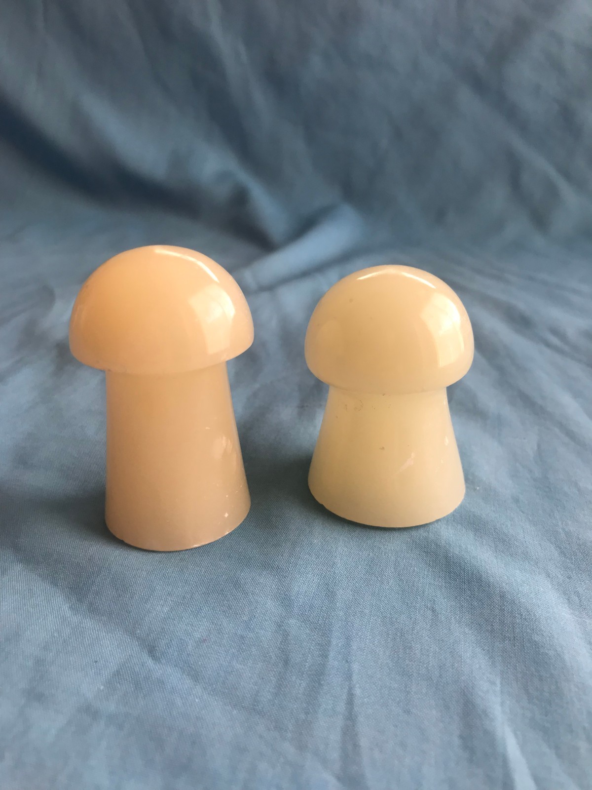2 New 2-3/8” & 2-1/8″ Tall Green Onyx Fairy Garden Stone Mushrooms 8 oz. Total