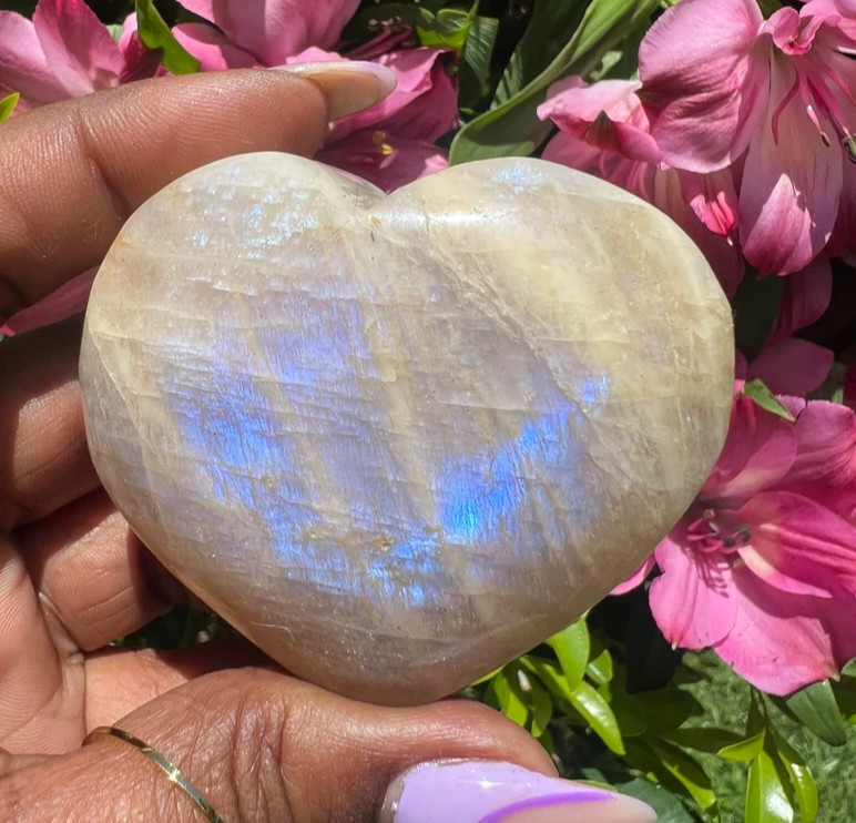2025NEW Natural Moonstone Heart 1.5″-2.5″ Healing Crystal Gemstone Gift for Love