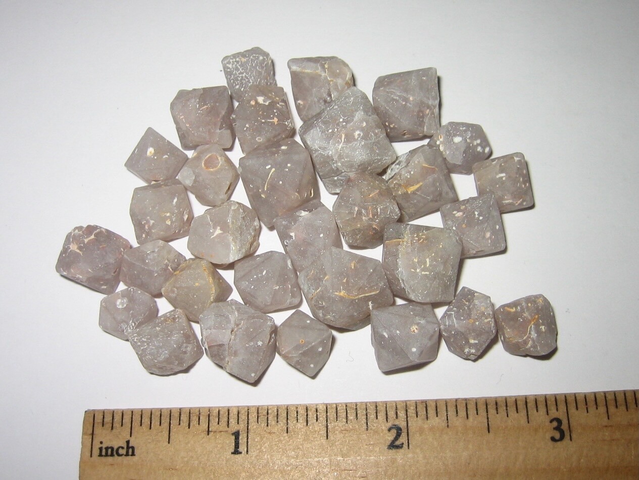 30 SMALL NATURAL ROUGH 0.2″- 0.5″ BETA QUARTZ CRYSTALS FROM INDONESIA ~ 52.6g *3