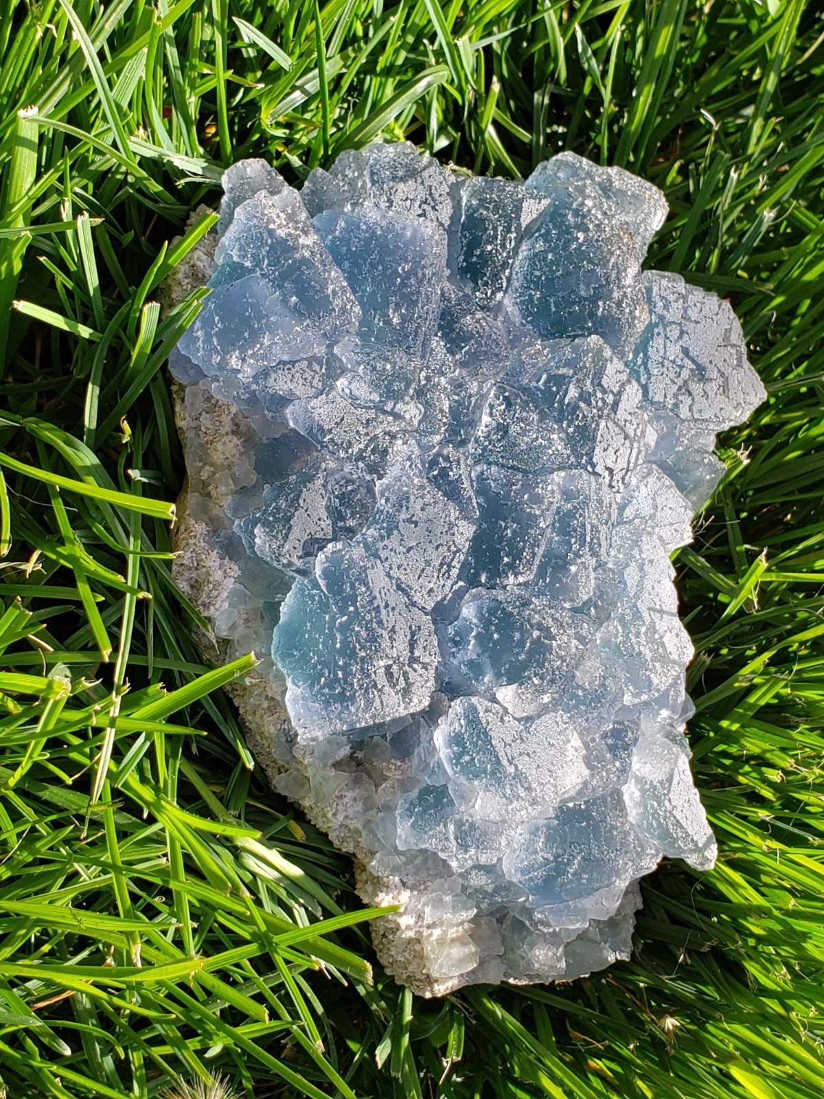 5.25″ Blue Fluorite Crystal Quartz UV on Matrix Specimen, 609g or 1.3 lbs
