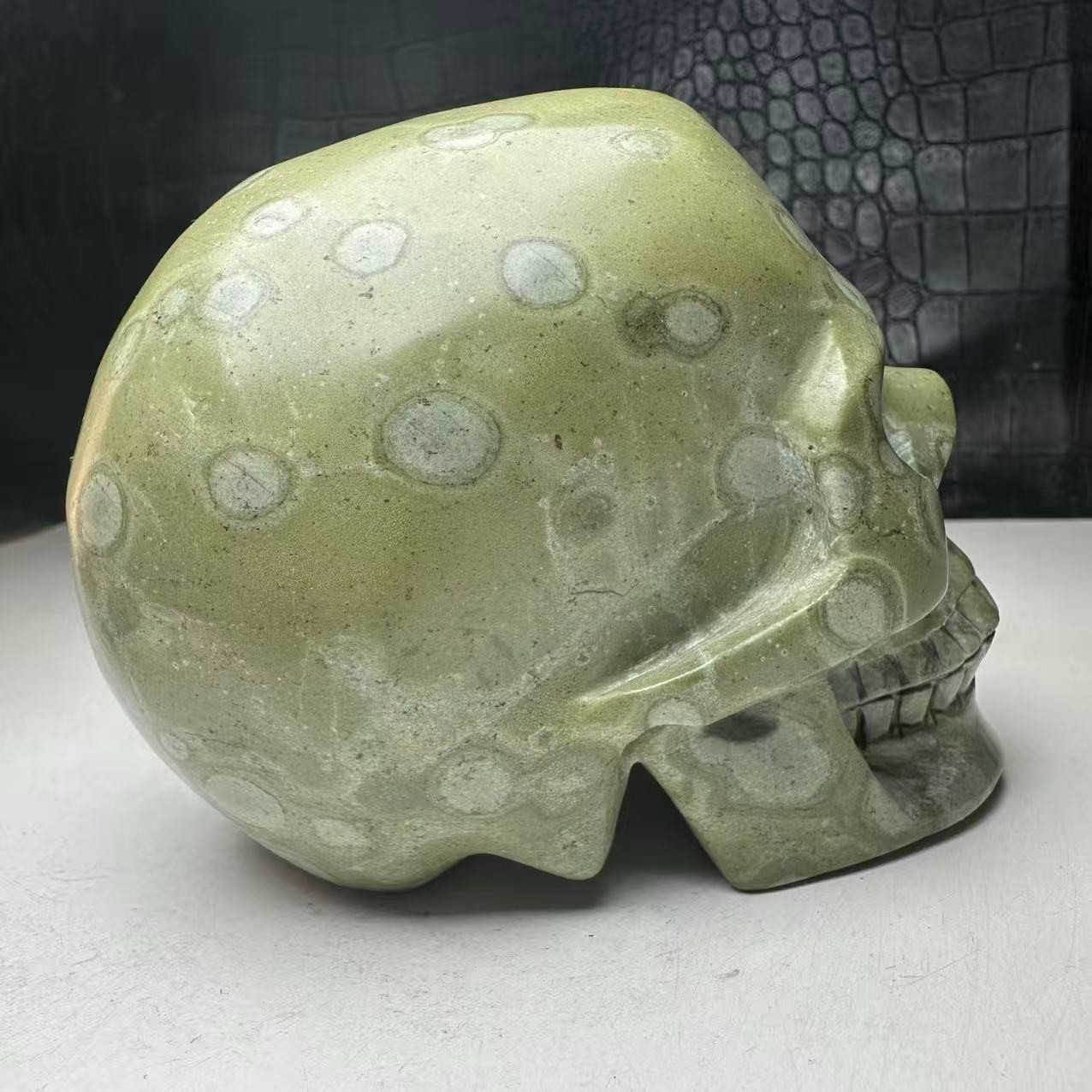 780g Natural Crystal Mineral Specimen.Plum blossom stone.Hand-carved SKULL.BD