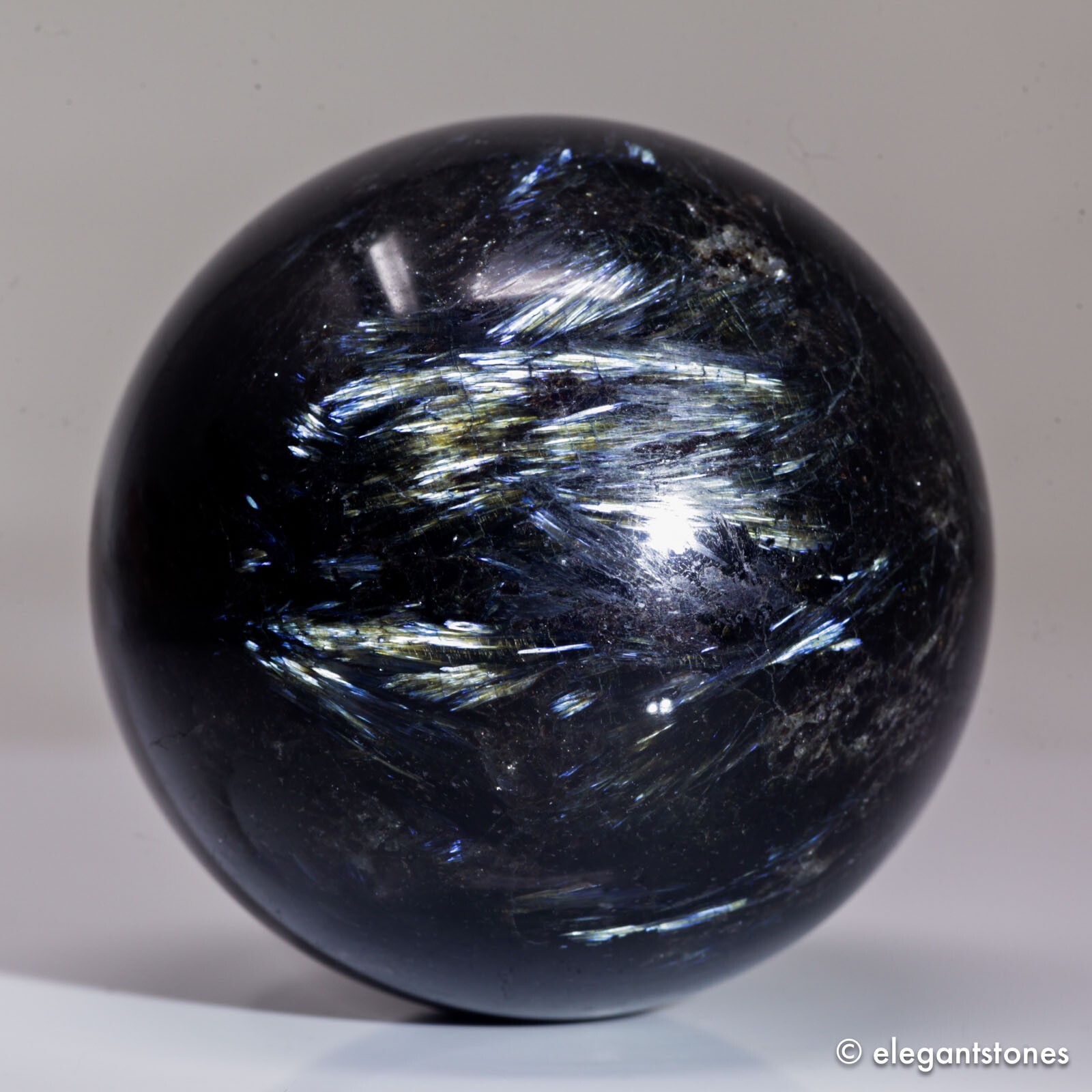 546g69mm Arfvedsonite Sphere Crystal Ball Blue Flash Fireworks Quartz Healing