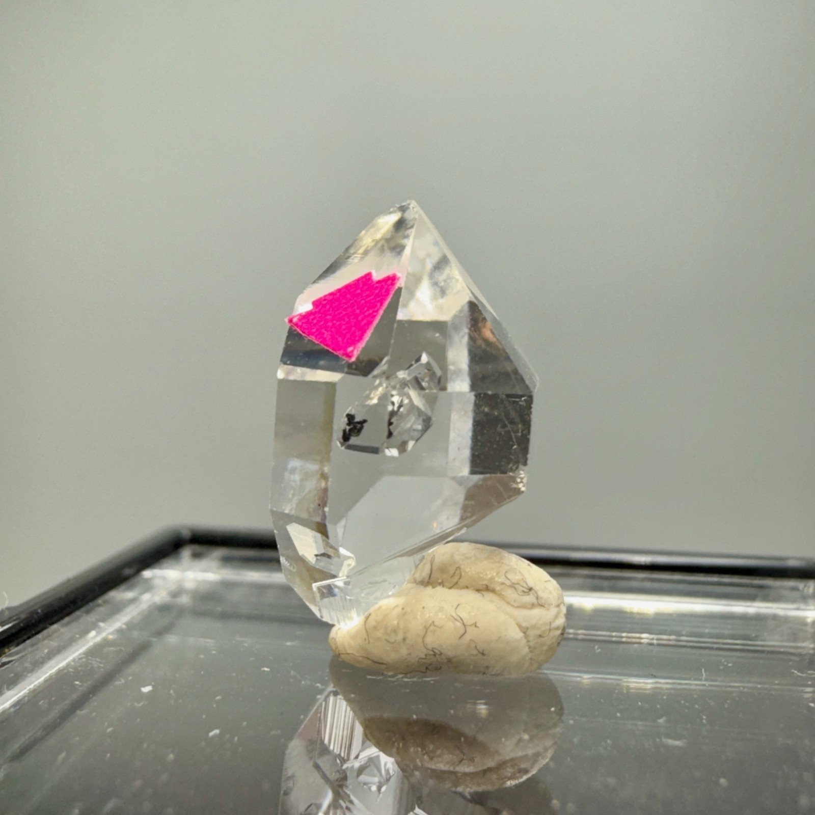 1.54 g Enhydro A-Grade Herkimer Diamond Gem w/ Moving Hydrocarbon