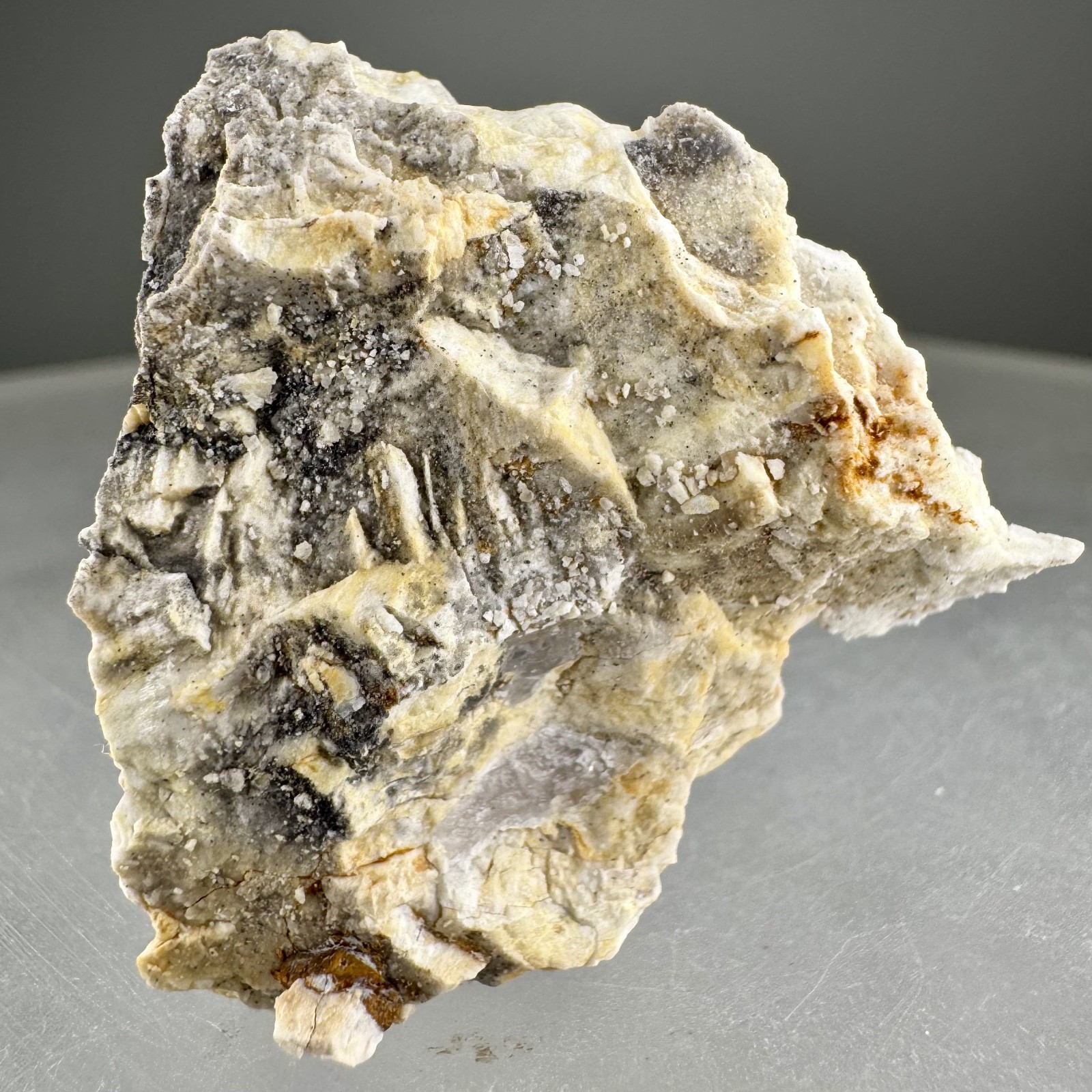 Sogdianite, Microcline, Arfvedsonite: Washington Pass, Washington, USA