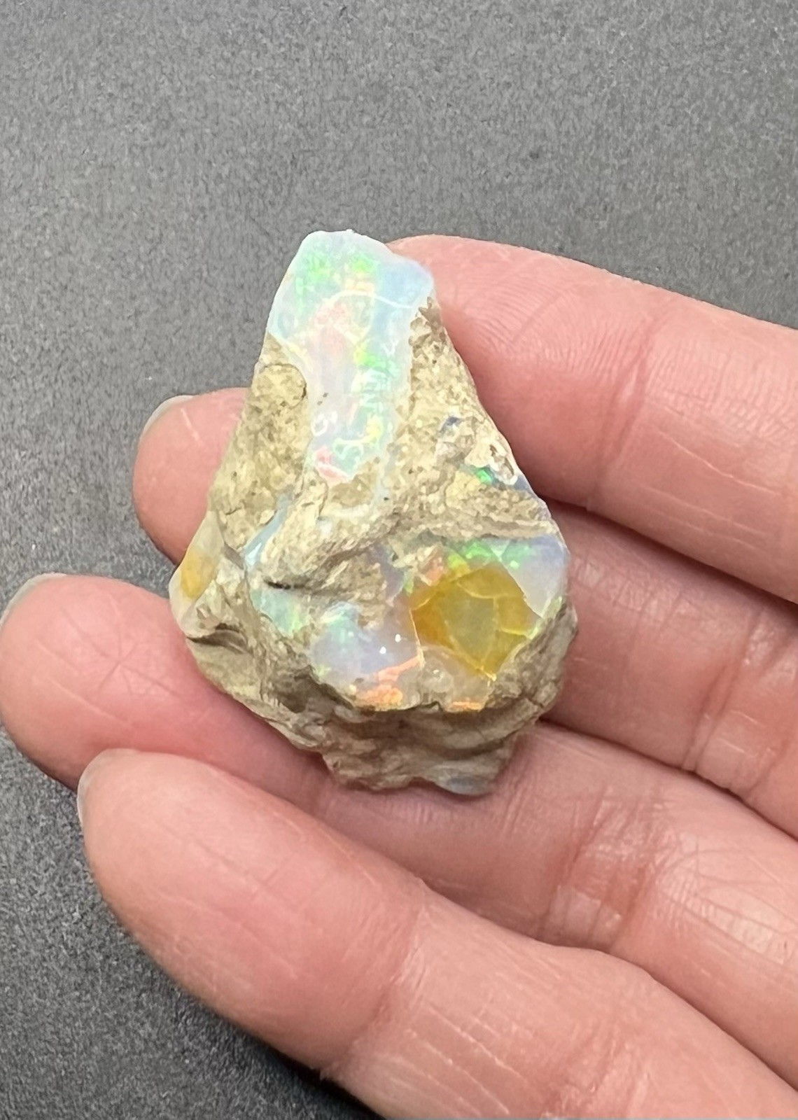 Ethiopian Welo Genuine Opal 14.5g Approx 1 1/2in AWESOME FLASHES