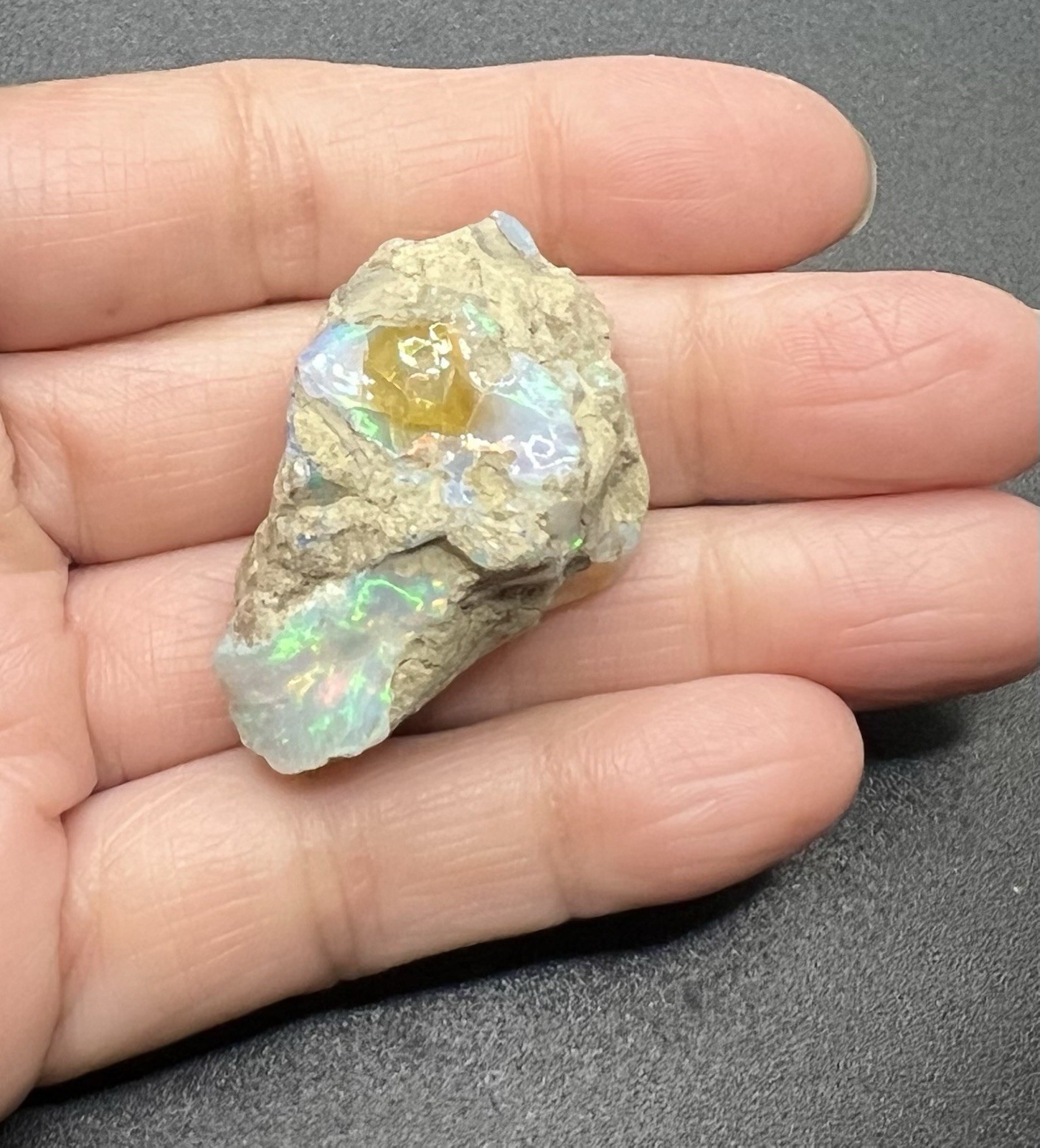 Ethiopian Welo Genuine Opal 14.5g Approx 1 1/2in AWESOME FLASHES