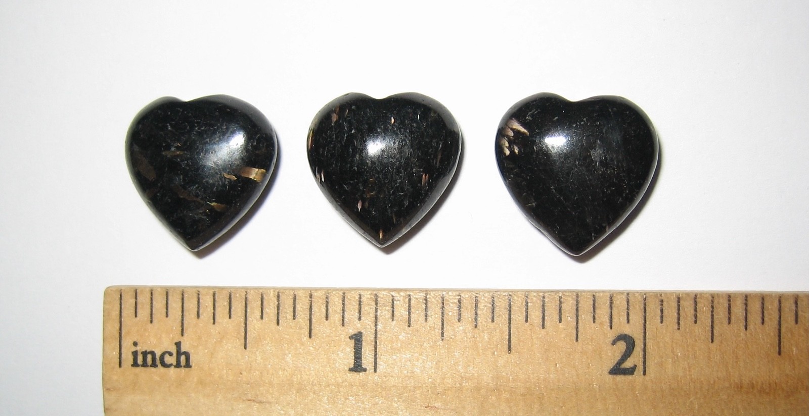 3pc 15mm RARE POLISHED NATURAL AUTHENTIC NUUMMITE STONE HEARTS FROM GREENLAND *3
