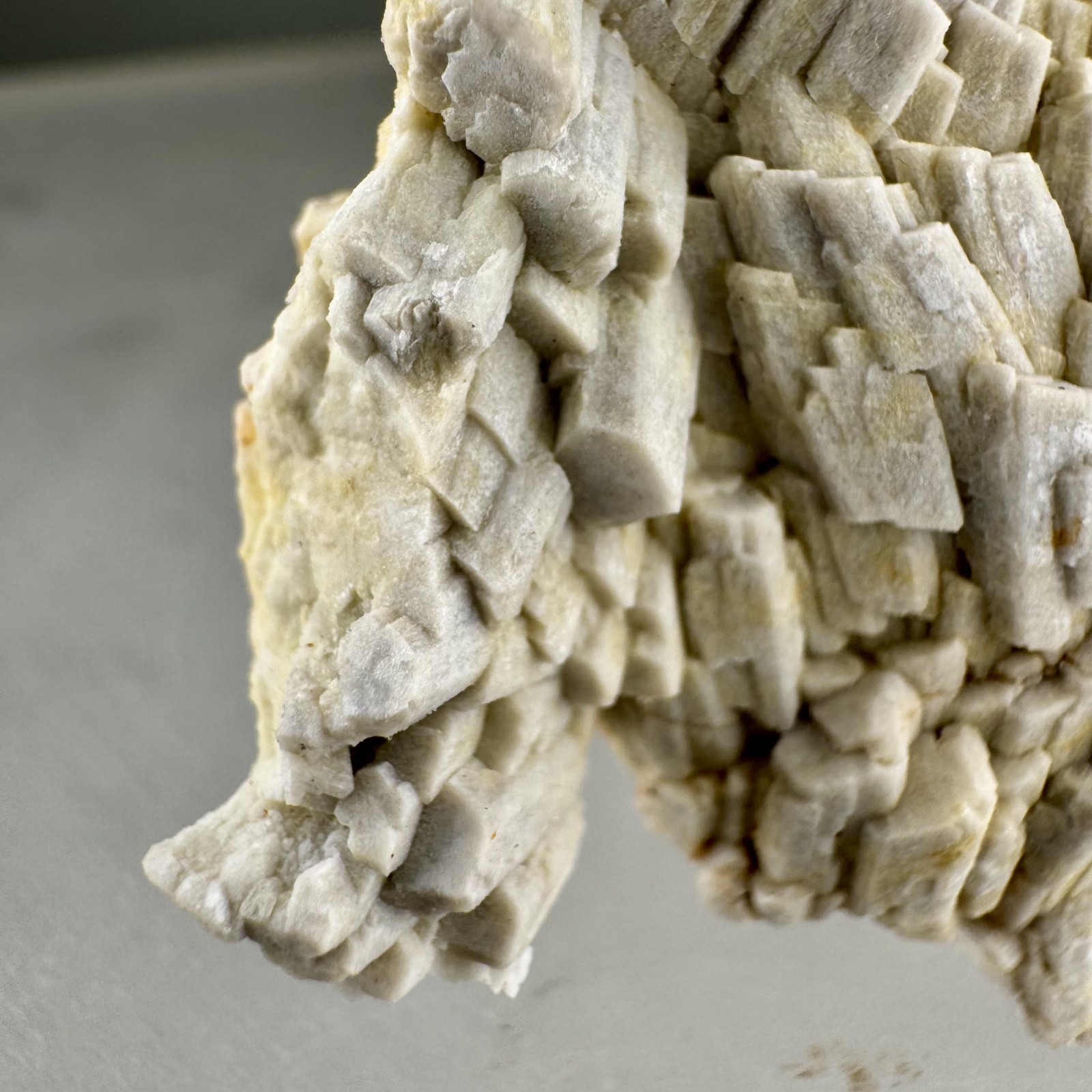 Sogdianite, Microcline, Arfvedsonite: Washington Pass, Washington, USA