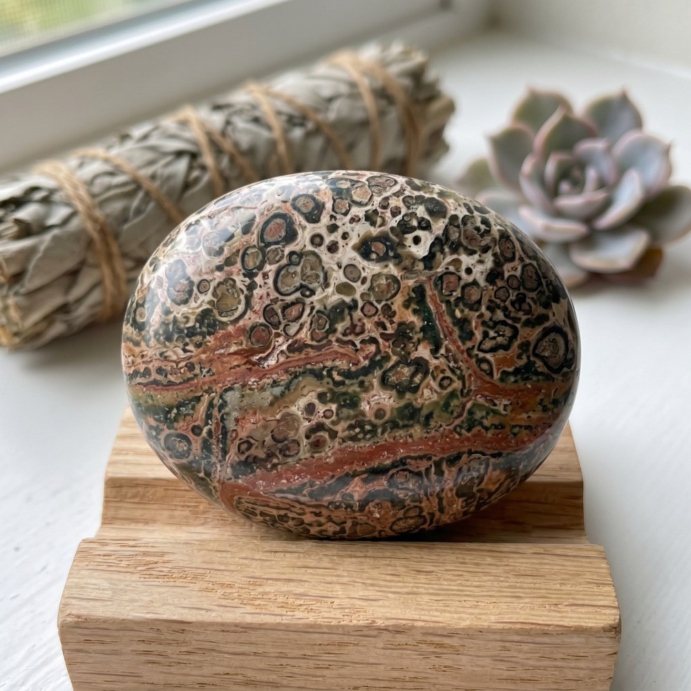 Wholesale 1.97″ Natural Leopard Stone Crystal Palm Stone Healing Decor Gift