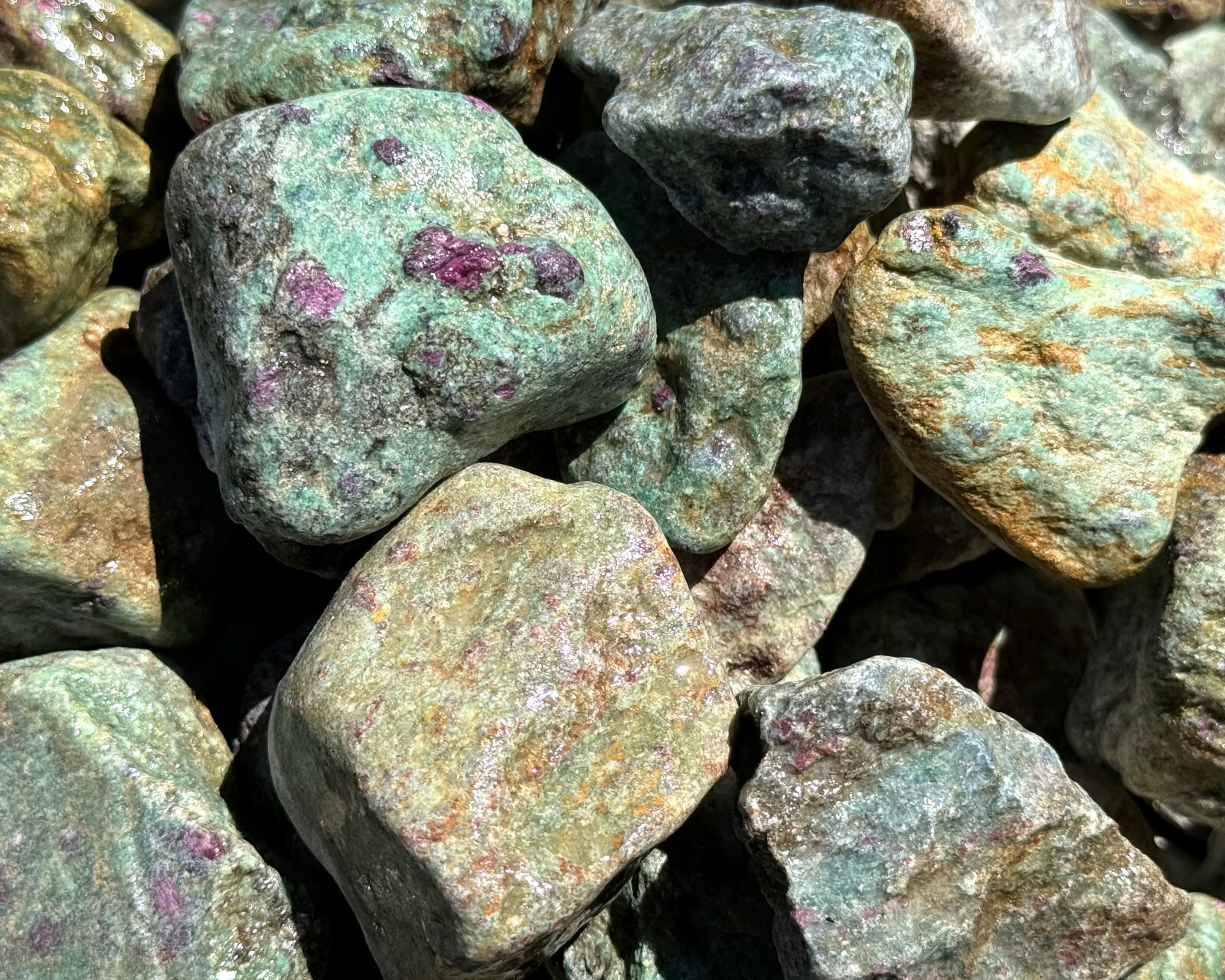 1/4 lb CLEARANCE Bulk Lot Natural Rough Ruby Zoisite (Raw Ruby Zoisite, 4 oz)