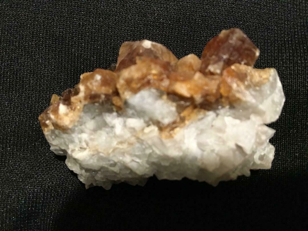 KB: BRIGHT! FL YELLOW/WHITE & RED CALCITE XLS. SW & PHOS., STRONTIAN, SCOTLAND