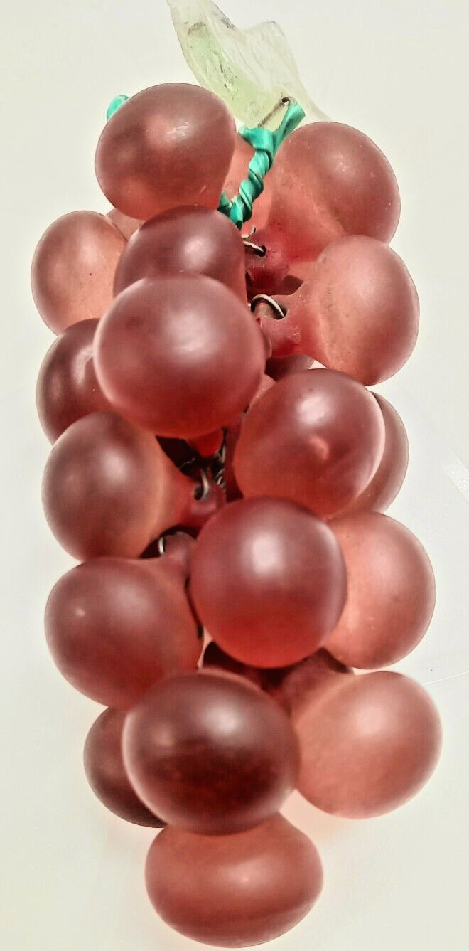 A VTG MCM PURPLE ACRYLIC LUCITE BUNCH (7″ LONG) OF GRAPES (ea. 1.25″) c1965 vg