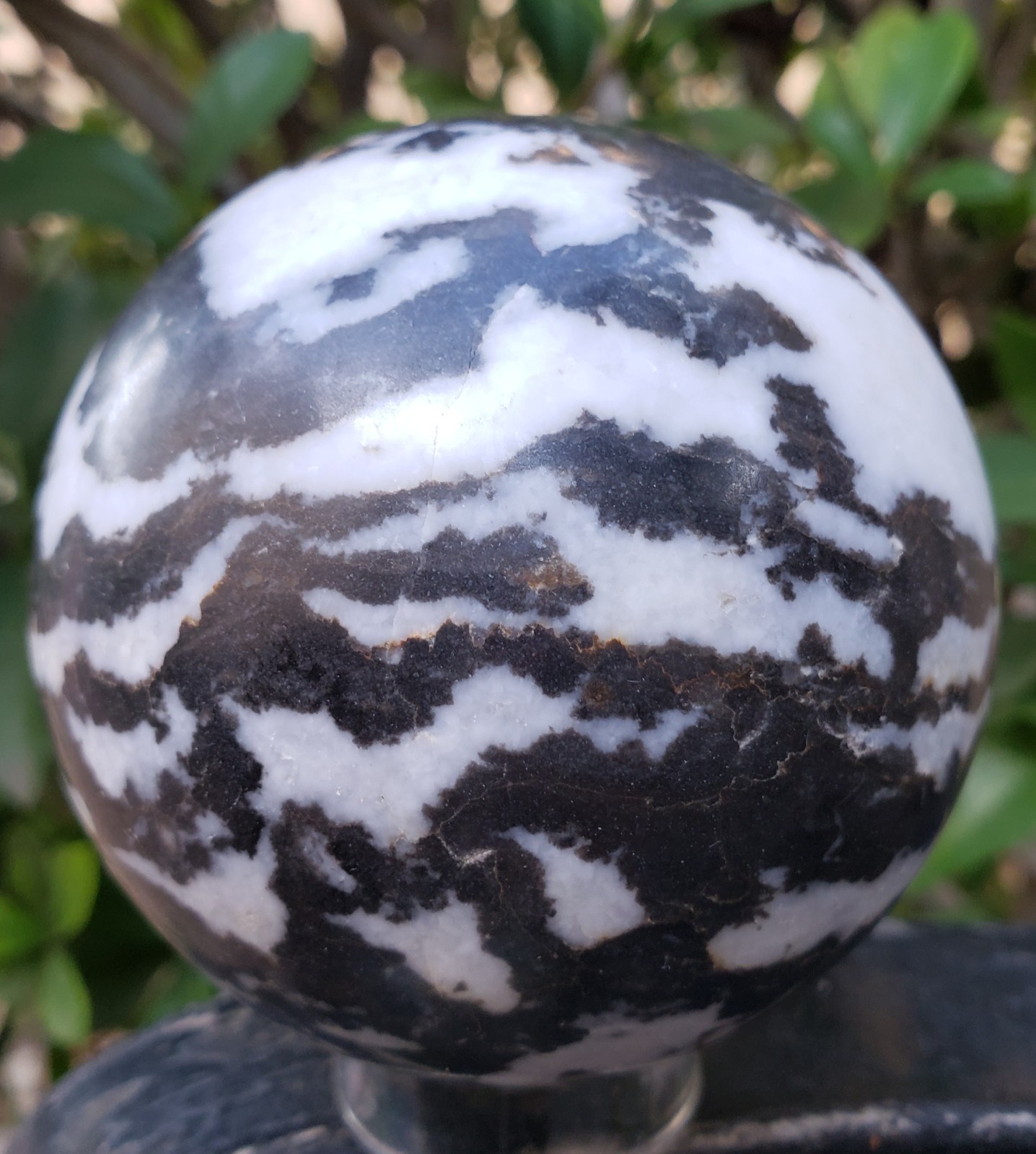 2.9″ Zebra Jasper Chalcedony Crystal Sphere Orb Ball Phosphorescent UV, 594g