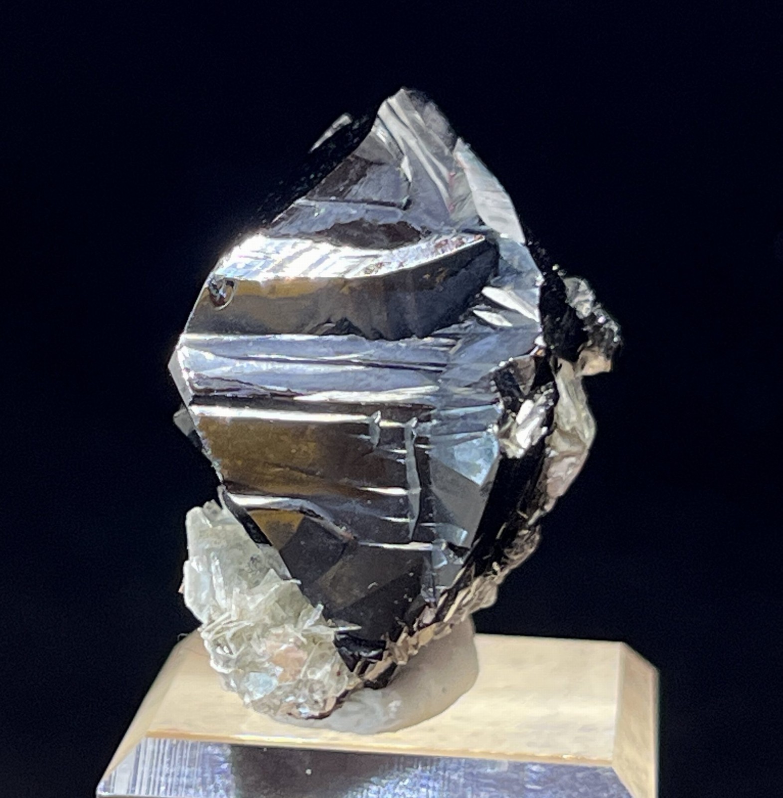 36mm 59g Bright Cassiterite with Muscovite, Natural Mineral Specimen