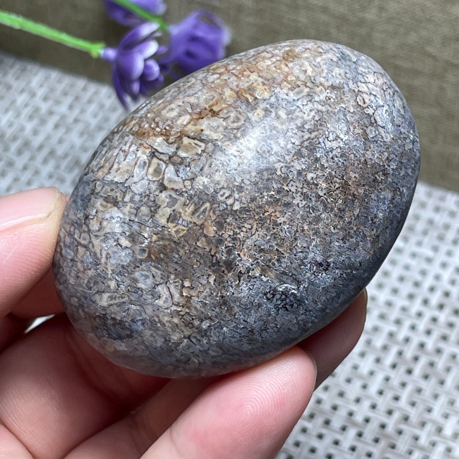 Awesome! beautiful stone home Decoration Madagascar collection 95g 58*42*27mm